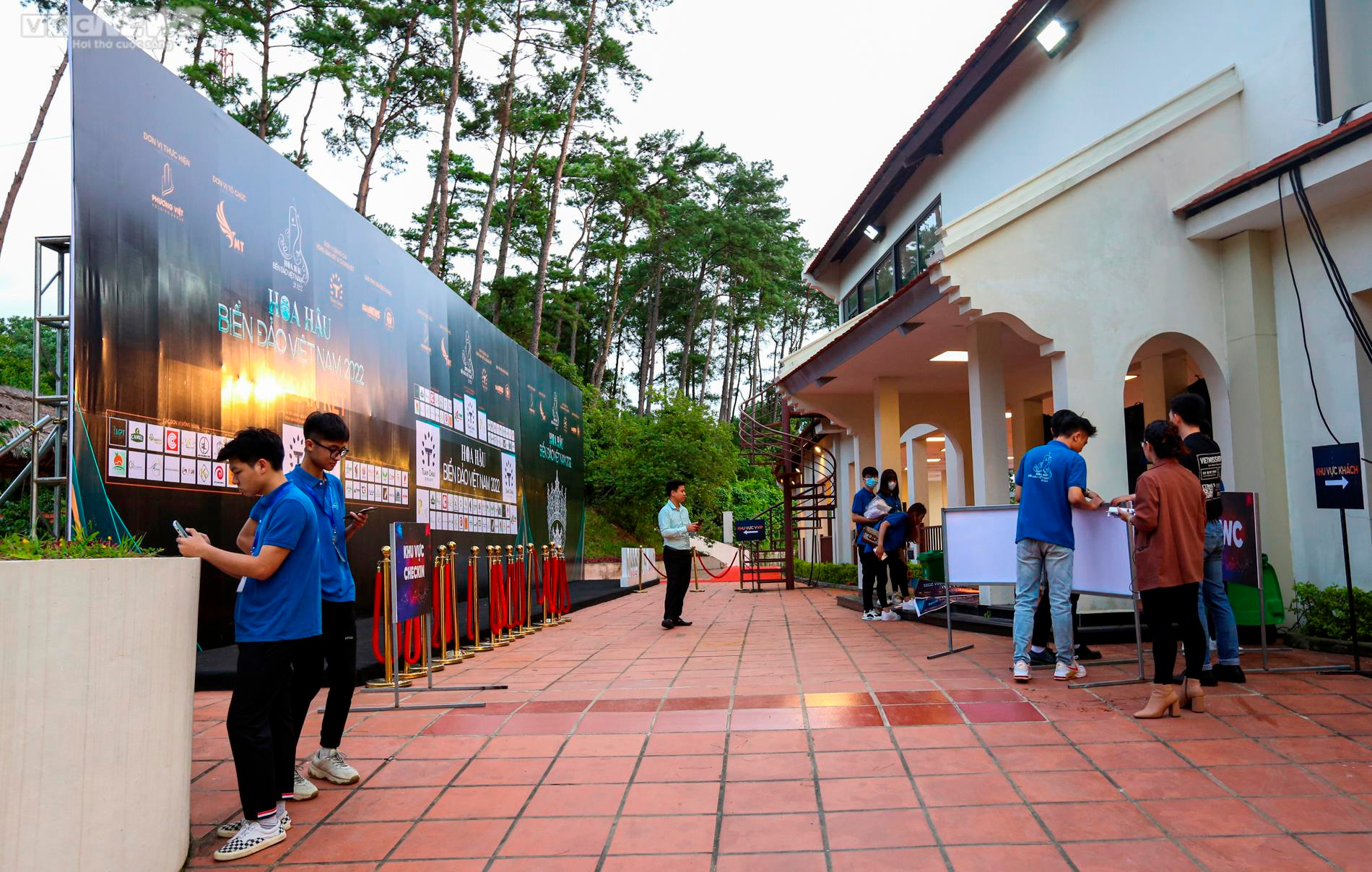 Ảnh: Sân khấu hoành tráng của đêm bán kết Hoa hậu Biển đảo Việt Nam 2022 - 7