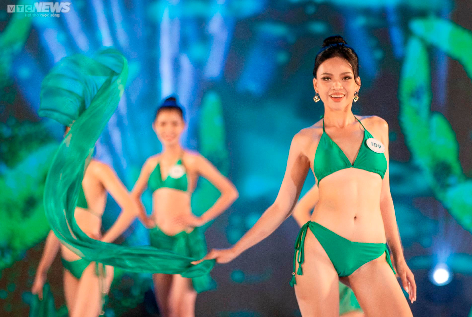 Màn trình diễn bikini của top 50 Hoa hậu Biển đảo Việt Nam - 7