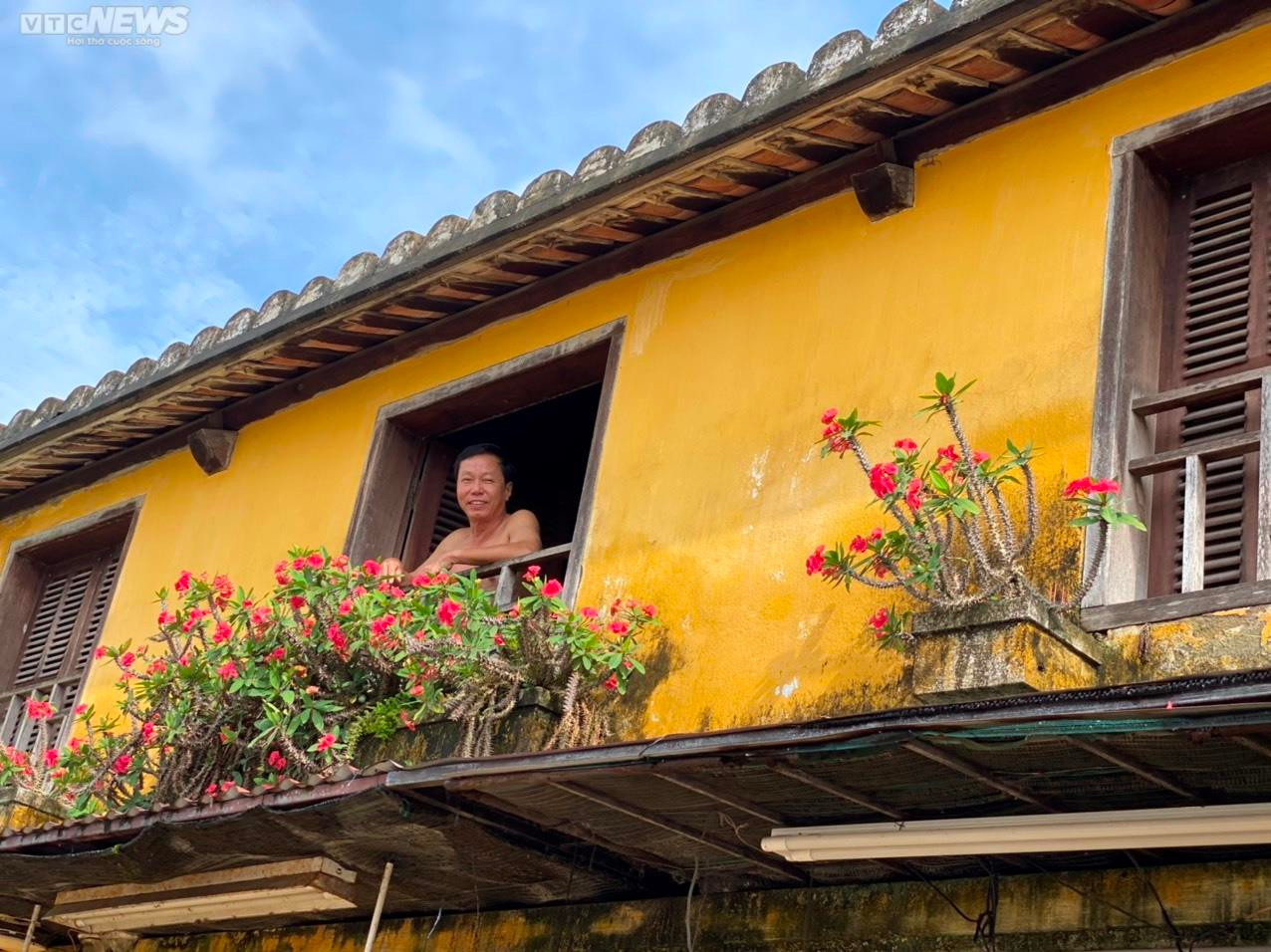 Phố cổ Hội An chìm trong biển nước, du khách lưu trú khu An Hội khăn gói sơ tán - 6