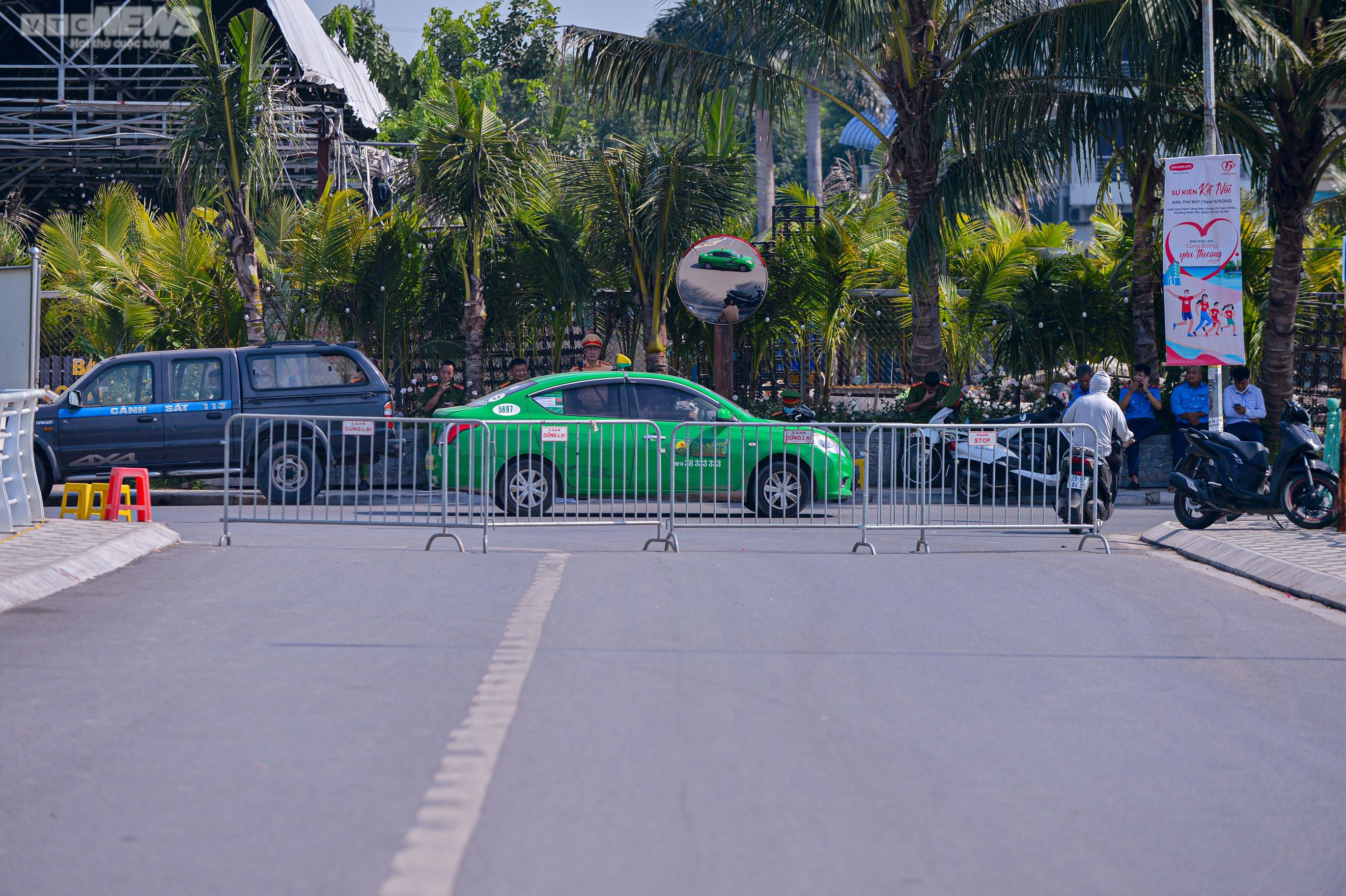 Ảnh: Hà Nội tháo dỡ 5 du thuyền cuối cùng tại Hồ Tây - 9