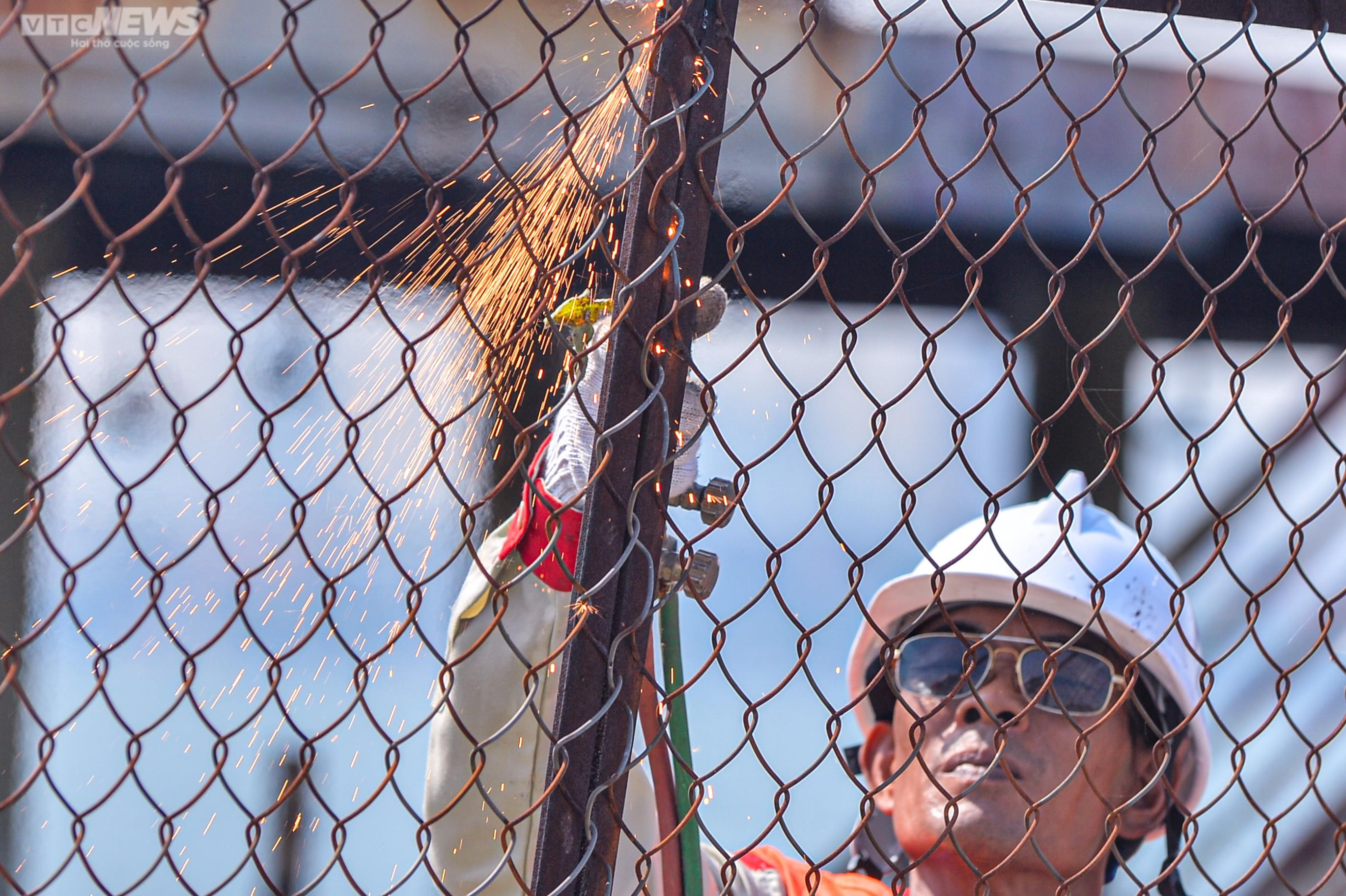 Ảnh: Hà Nội tháo dỡ 5 du thuyền cuối cùng tại Hồ Tây - 7