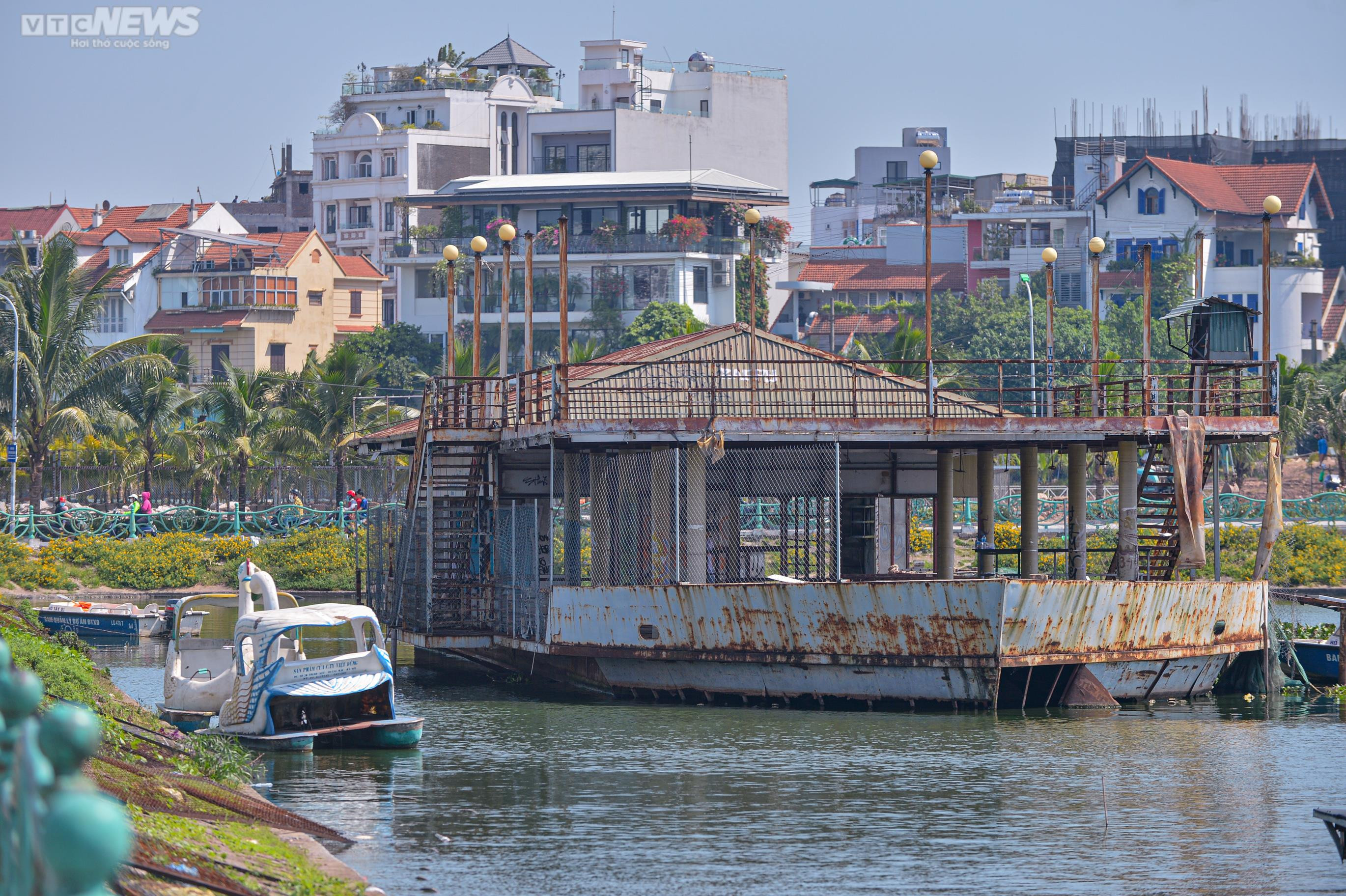 Ảnh: Hà Nội tháo dỡ 5 du thuyền cuối cùng tại Hồ Tây - 14
