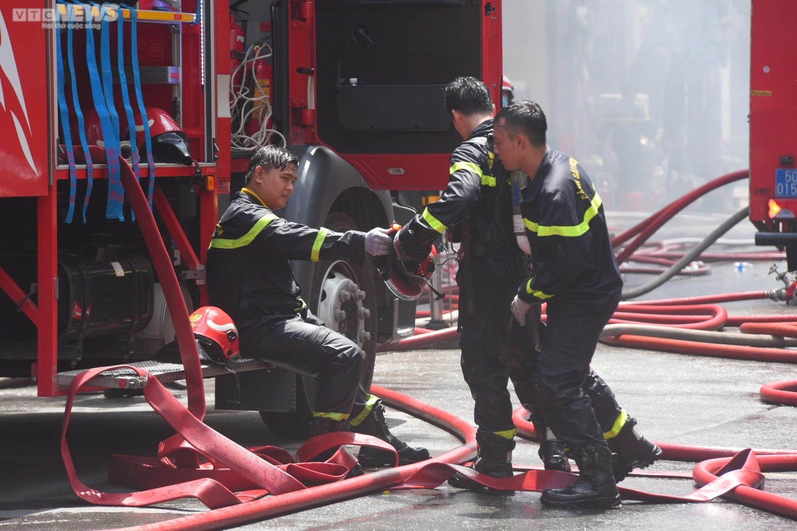 Ảnh: Hiện trường cháy quán bar gần chợ Bến Thành - 12