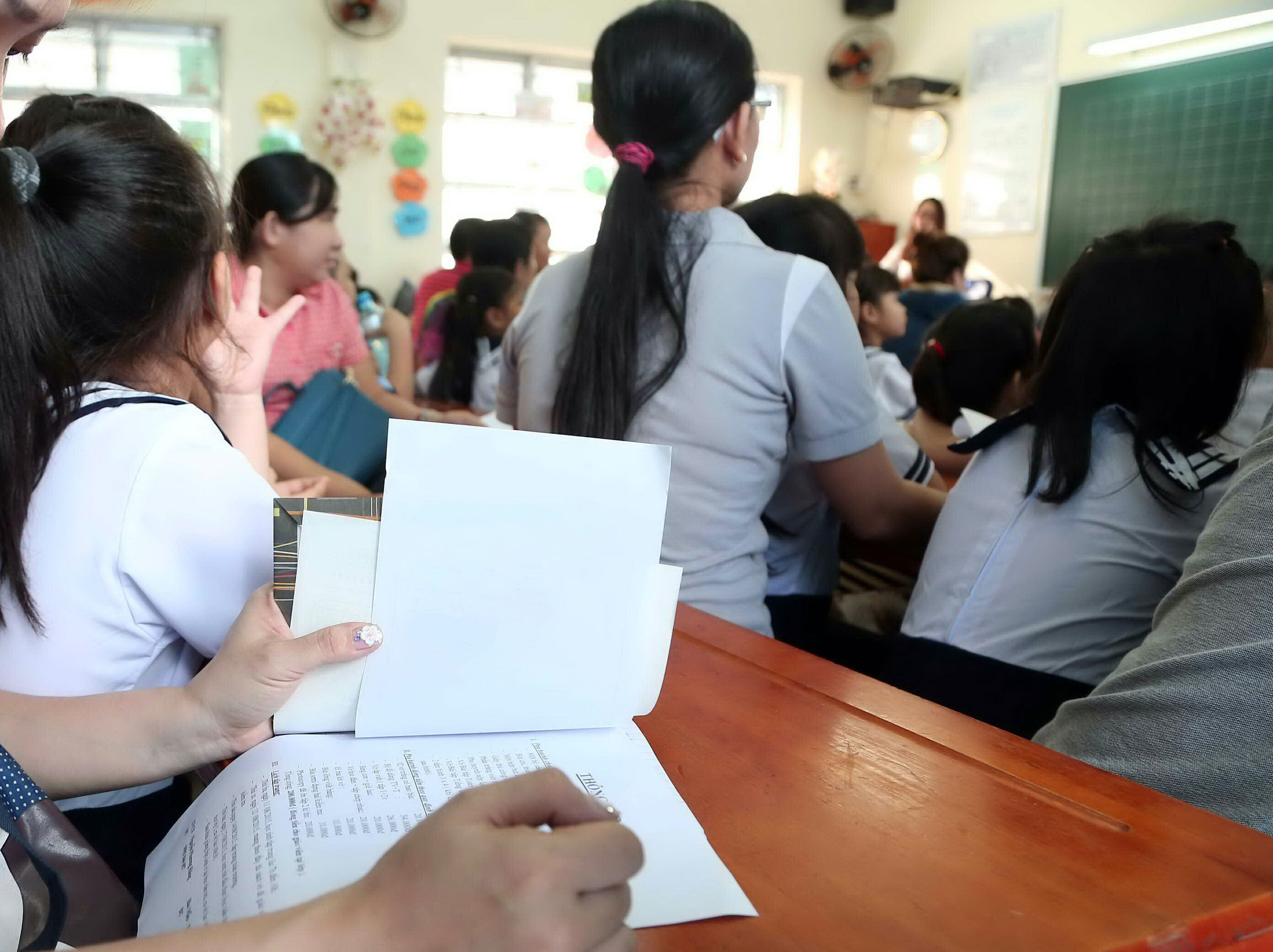 Nhức nhối lạm thu đầu năm học: Chuyện muôn thuở khi nào mới hết? - 1
