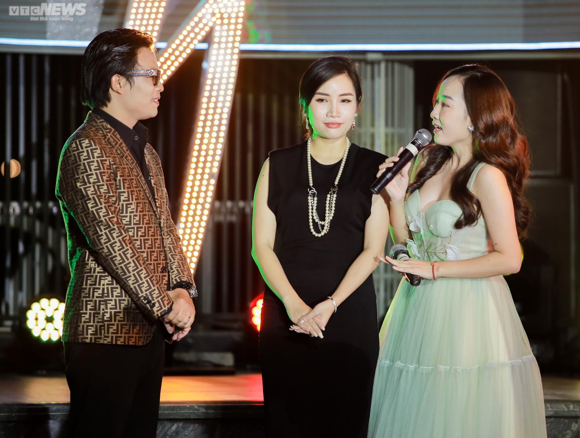 Dương Trường Giang và dàn ca sỹ say đắm hát trong show ‘Em có nghe mùa thu’ - 9
