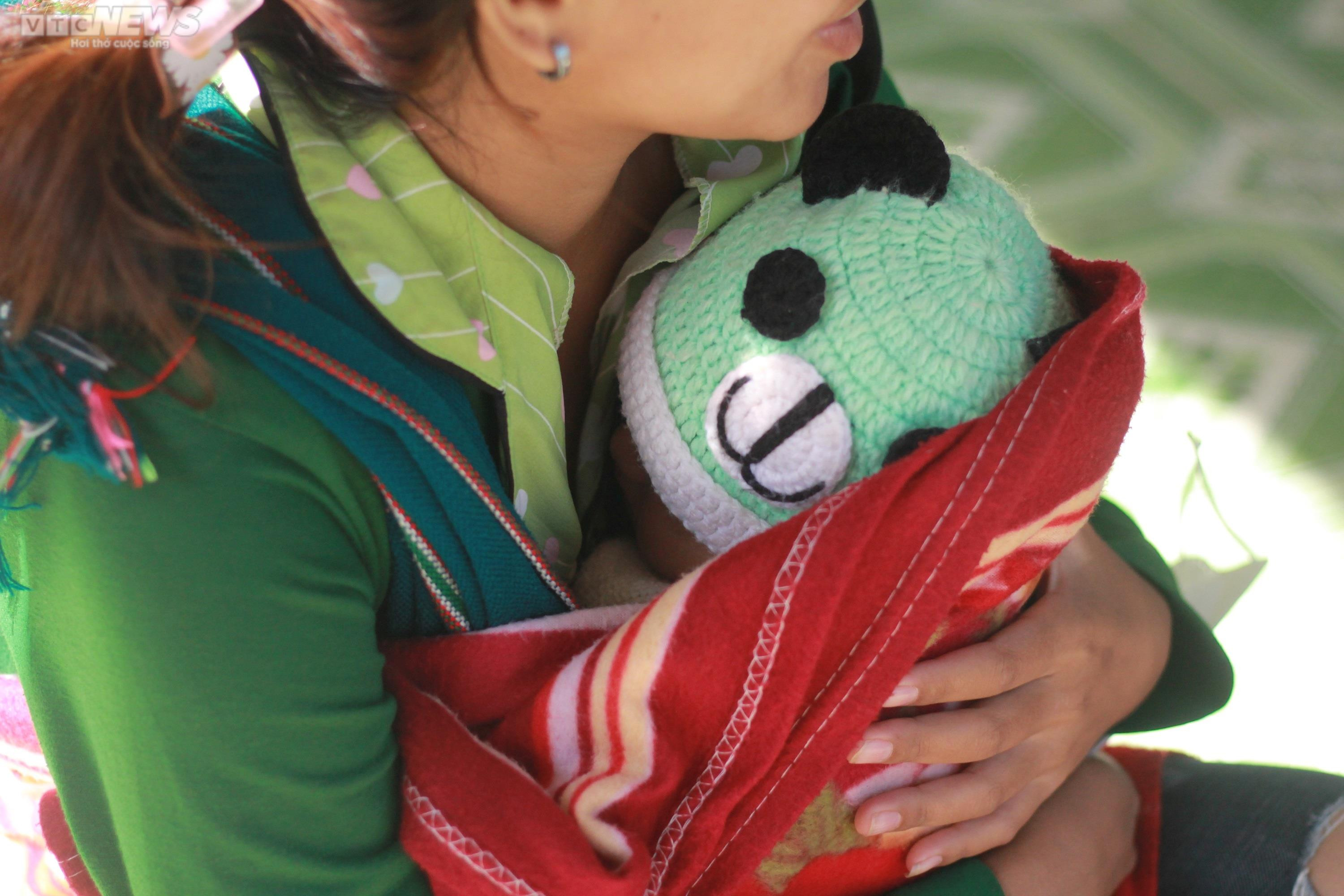 Nỗi buồn những đứa trẻ tập làm mẹ trên cao nguyên - 2