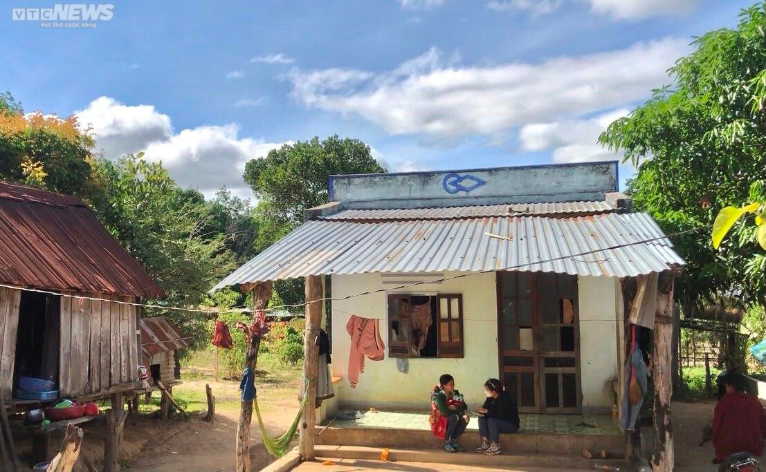 Nỗi buồn những đứa trẻ tập làm mẹ trên cao nguyên - 1