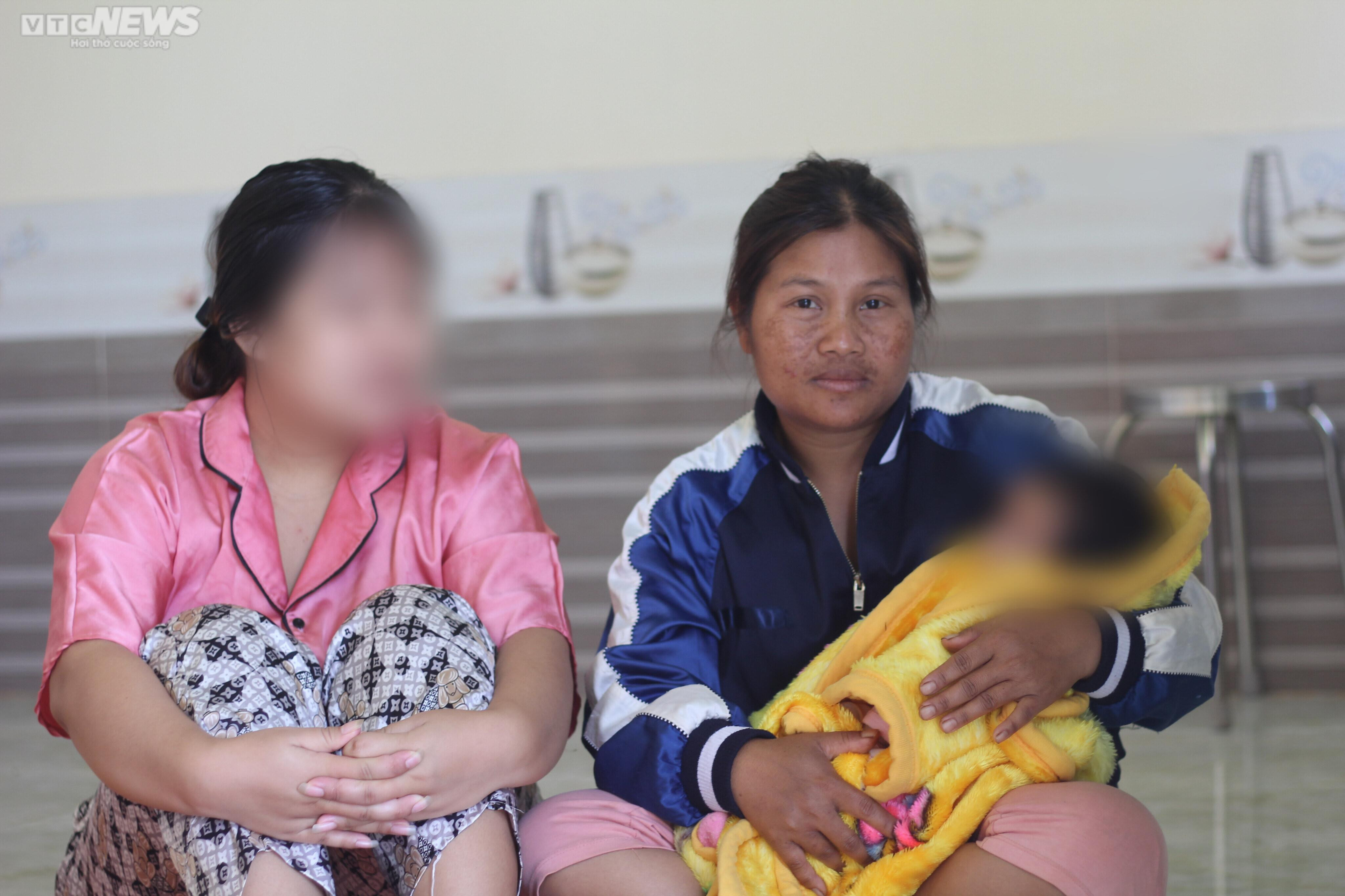 Nỗi buồn những đứa trẻ tập làm mẹ trên cao nguyên - 5