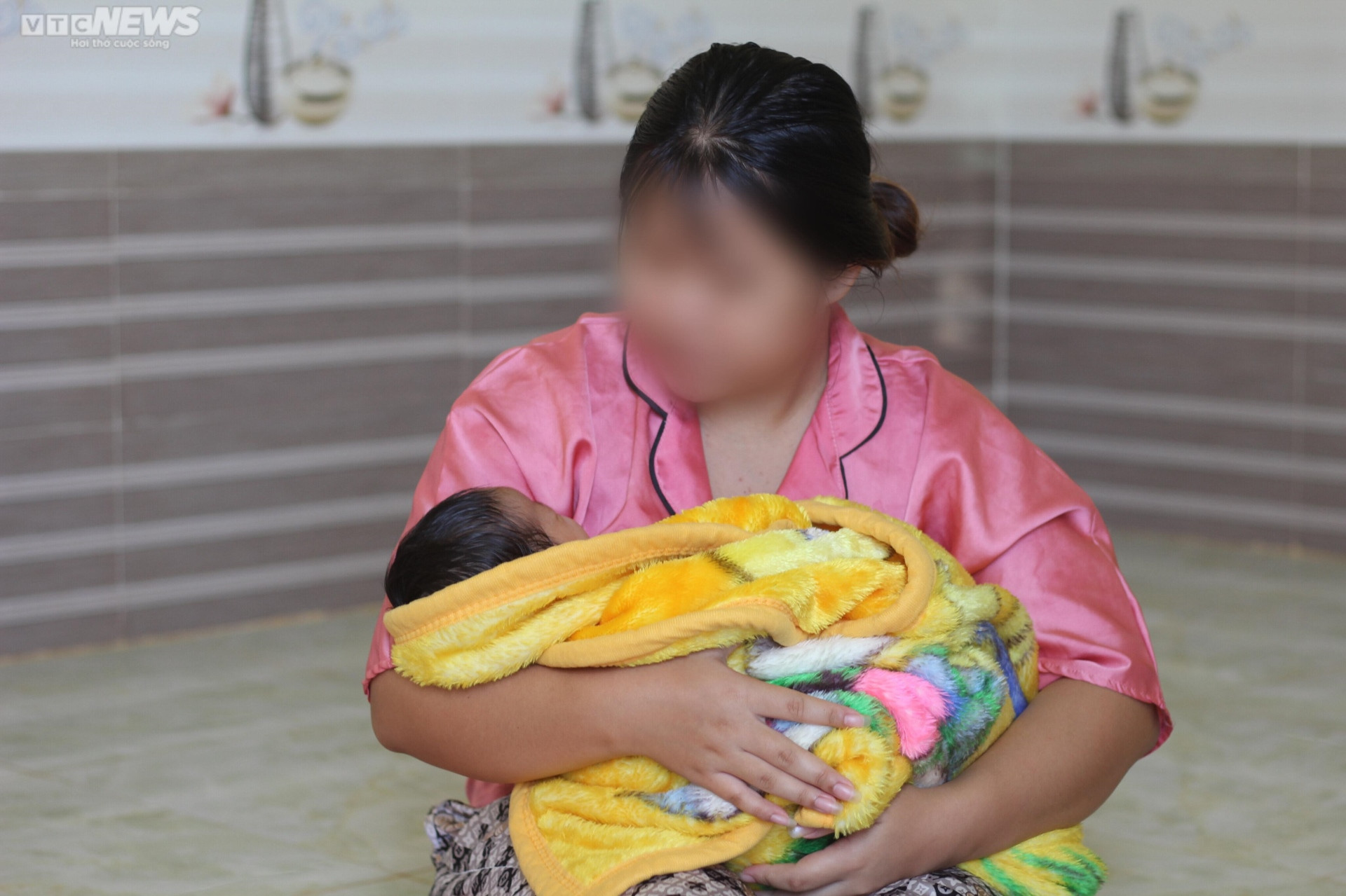 Nỗi buồn những đứa trẻ tập làm mẹ trên cao nguyên - 4