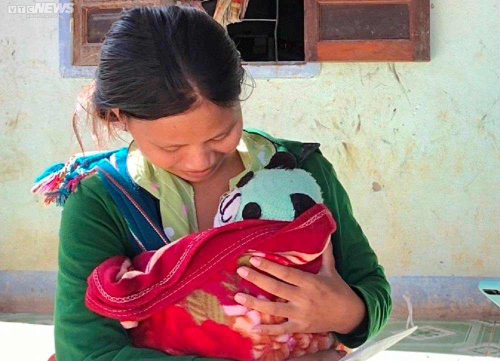 Nỗi buồn những đứa trẻ tập làm mẹ trên cao nguyên - 3