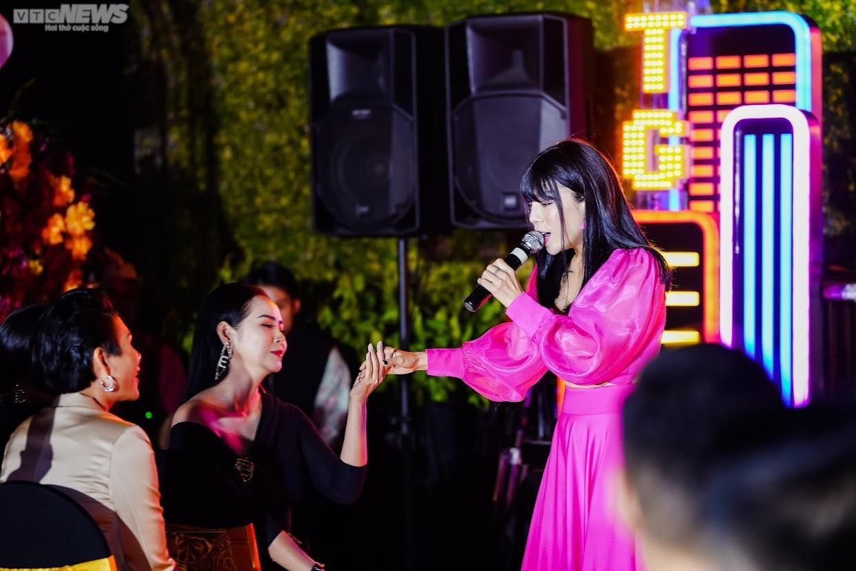 Dương Trường Giang và dàn ca sỹ say đắm hát trong show ‘Em có nghe mùa thu’ - 16