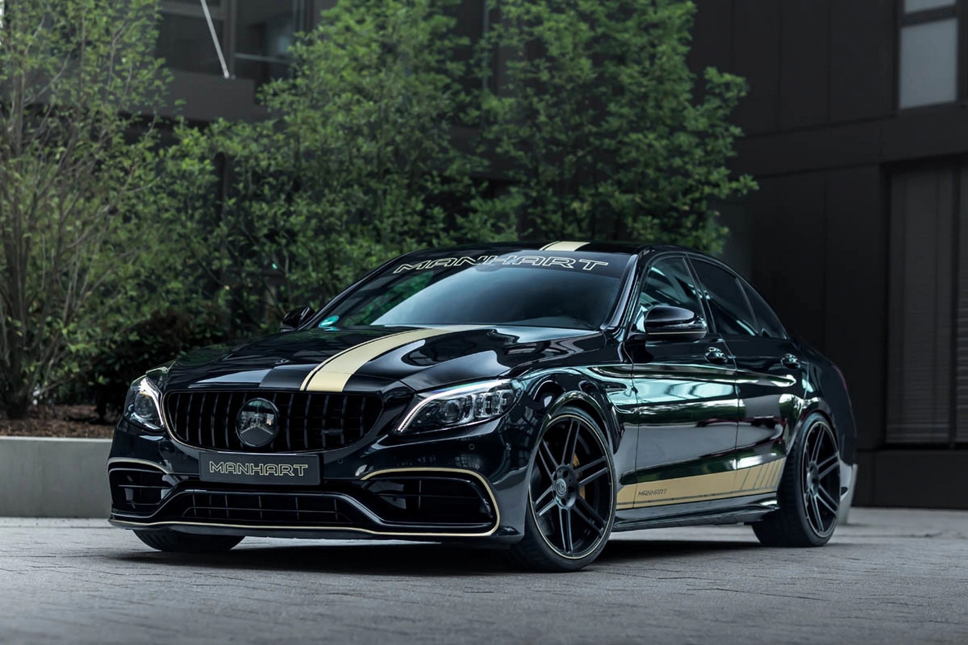Mercedes-AMG C63 mạnh mẽ với bản độ của Manhart - 1