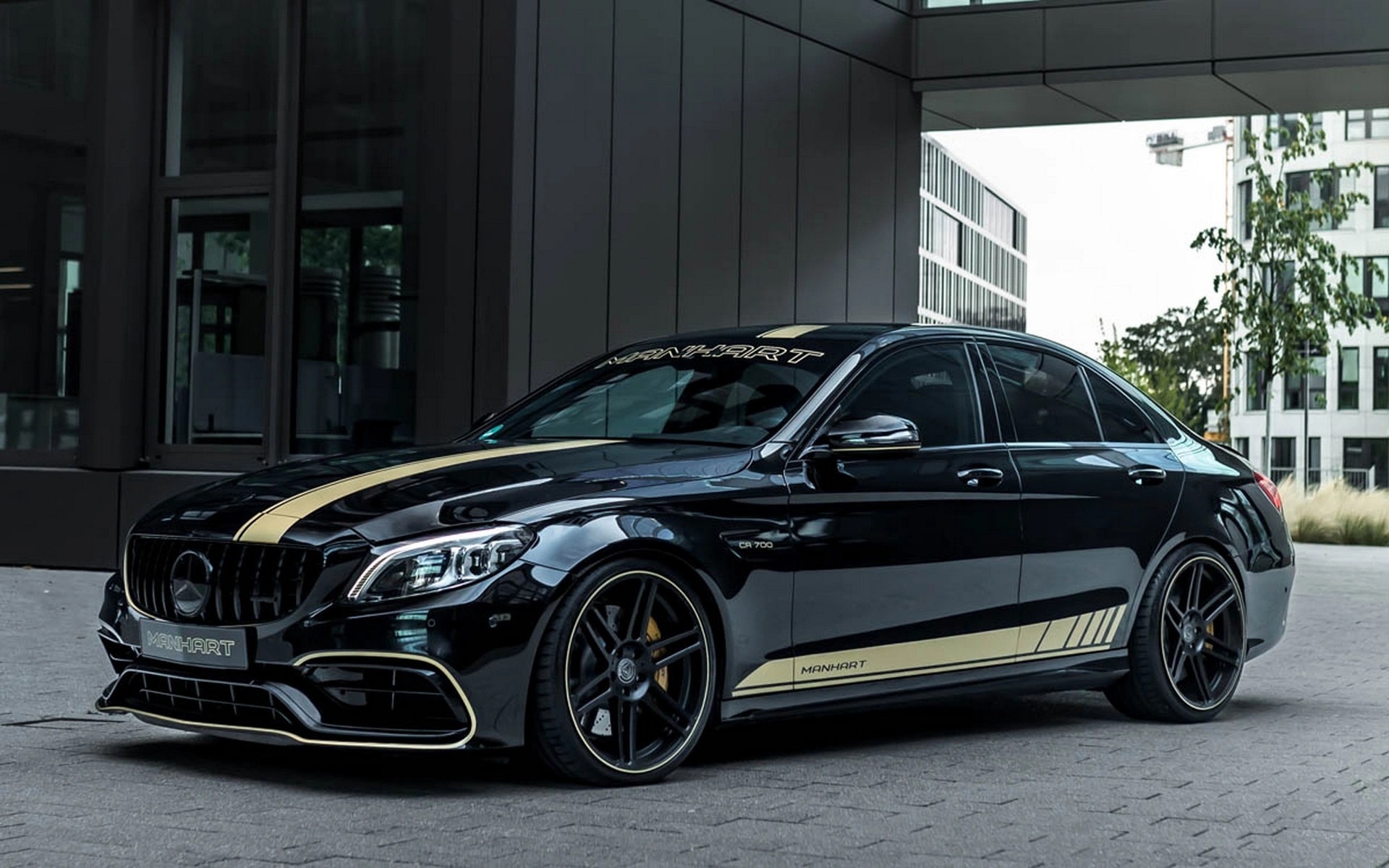 Mercedes-AMG C63 mạnh mẽ với bản độ của Manhart - 10