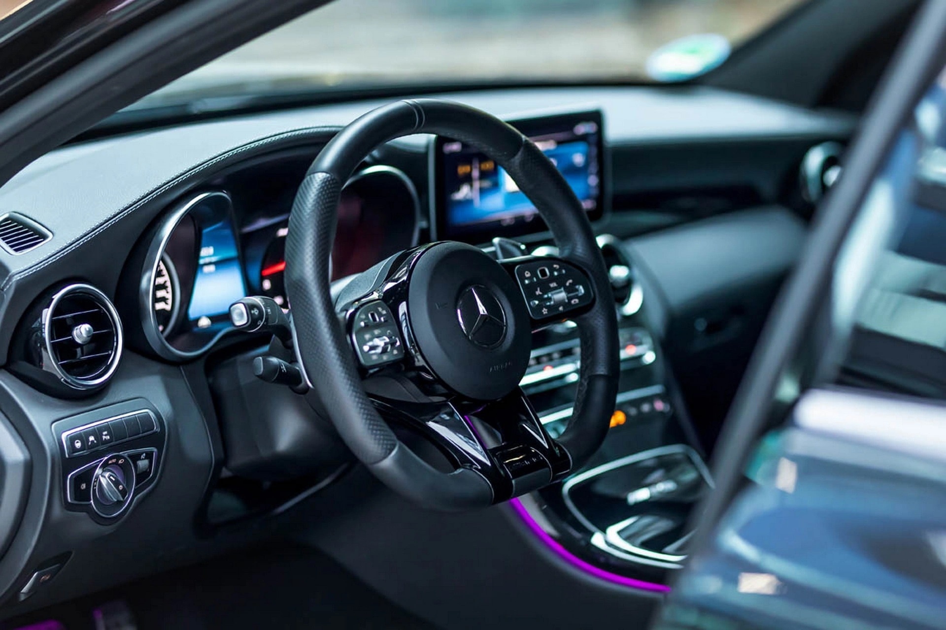 Mercedes-AMG C63 mạnh mẽ với bản độ của Manhart - 11