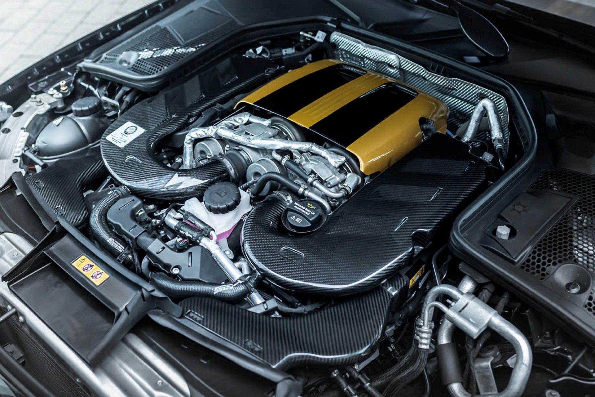 Mercedes-AMG C63 mạnh mẽ với bản độ của Manhart - 4