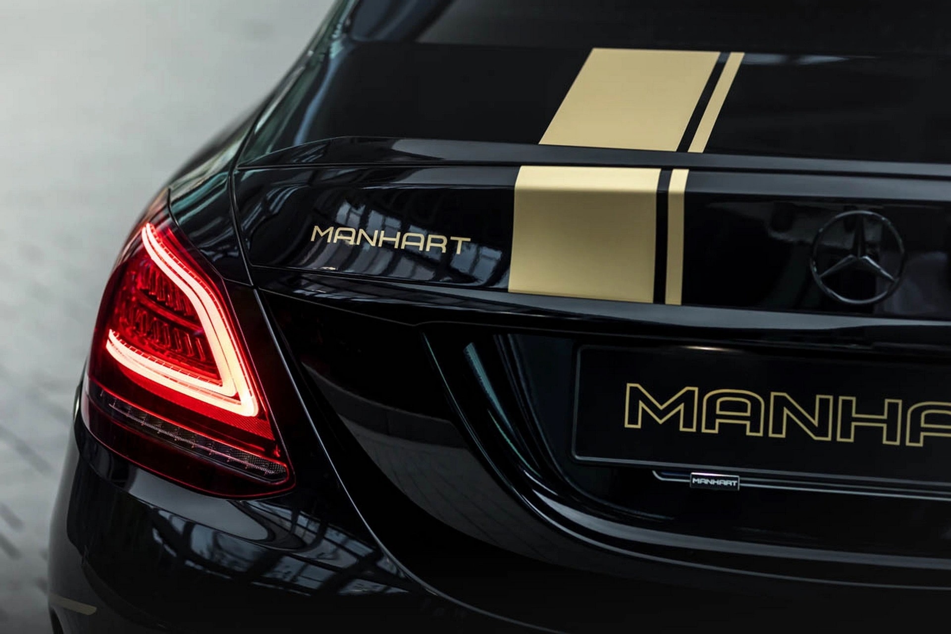 Mercedes-AMG C63 mạnh mẽ với bản độ của Manhart - 6