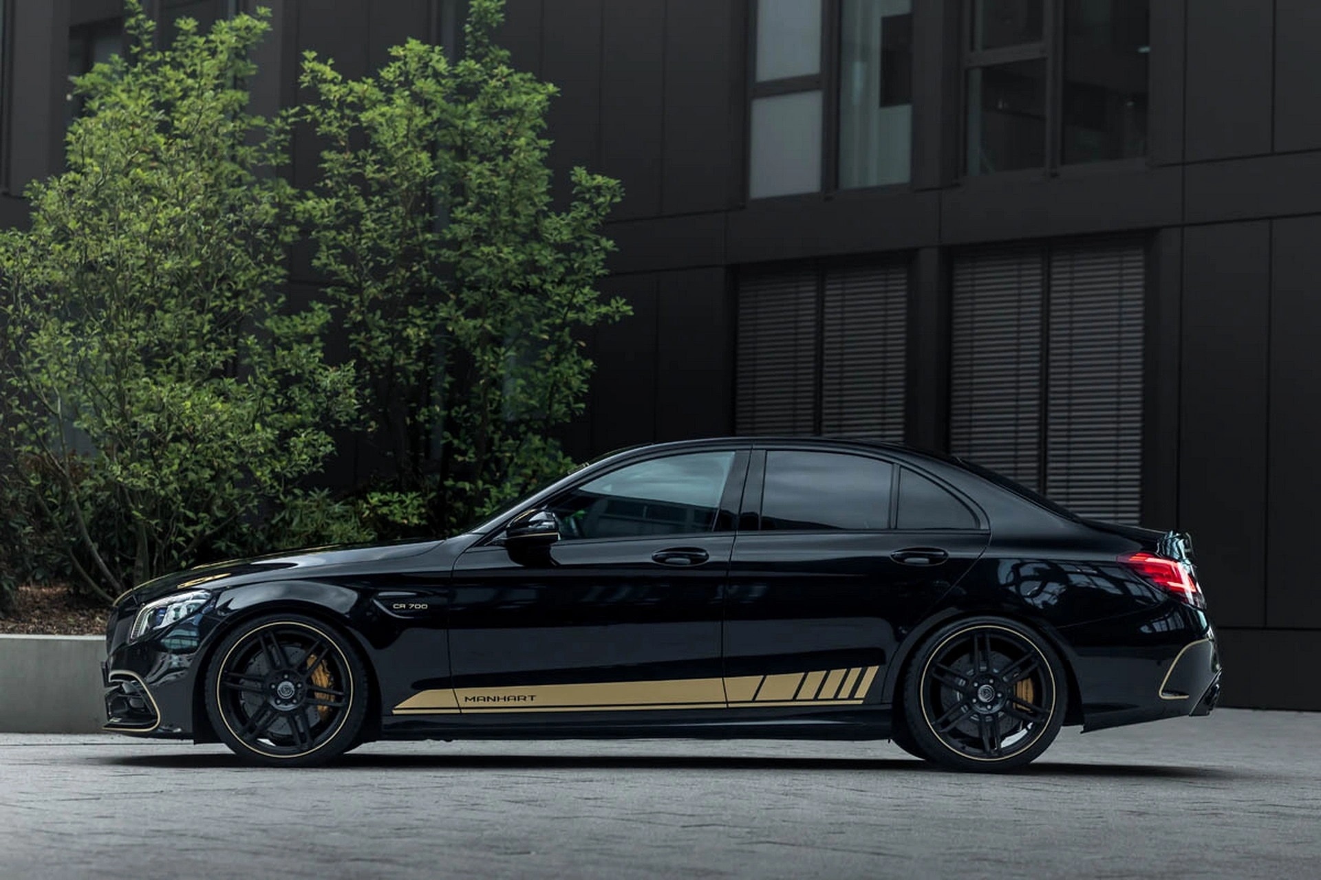 Mercedes-AMG C63 mạnh mẽ với bản độ của Manhart - 8