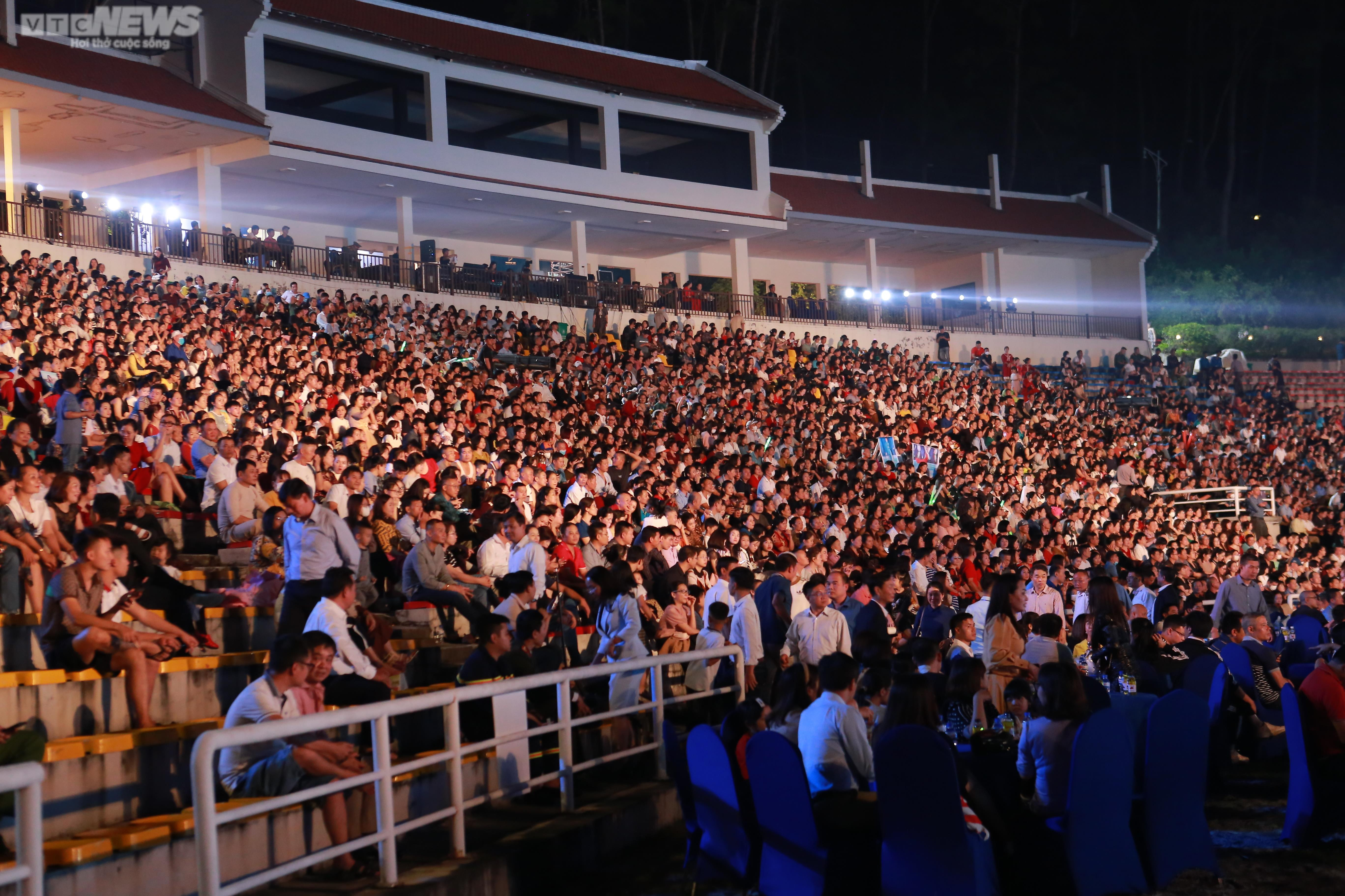 Màn trình diễn áo tắm của top 36 Hoa hậu Biển đảo Việt Nam 2022 - 12