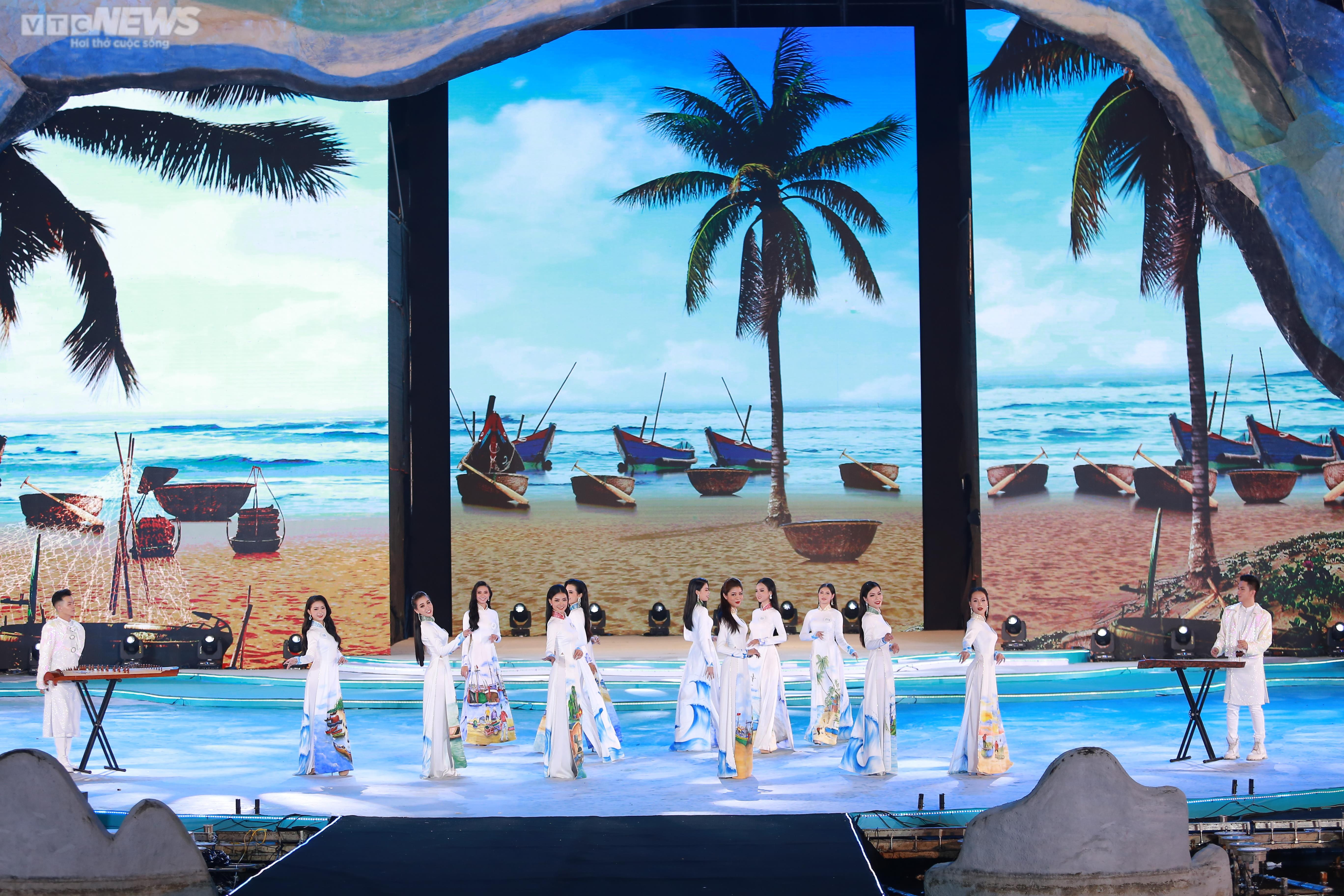 Màn trình diễn áo tắm của top 36 Hoa hậu Biển đảo Việt Nam 2022 - 2