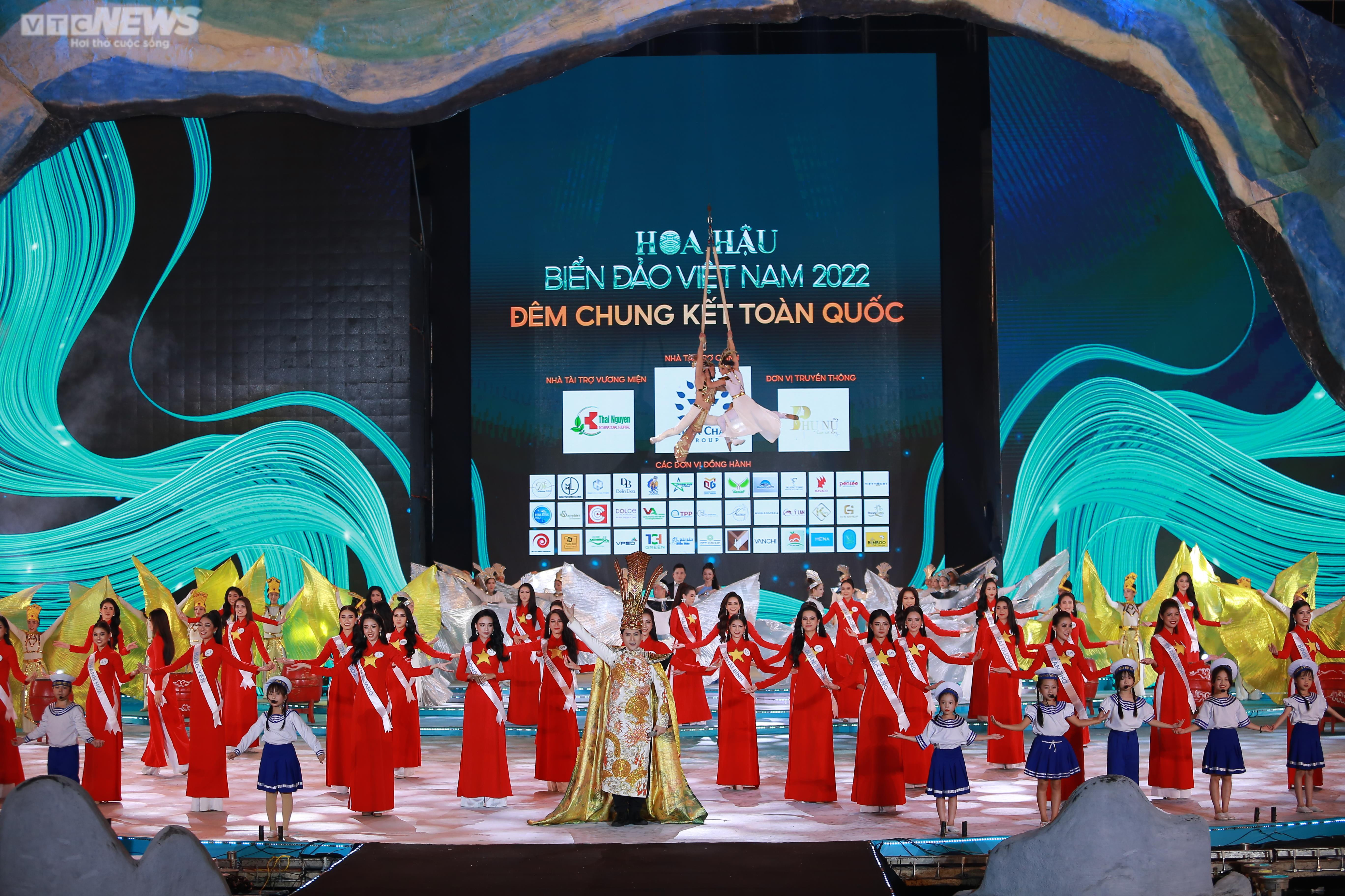 Màn trình diễn áo tắm của top 36 Hoa hậu Biển đảo Việt Nam 2022 - 3