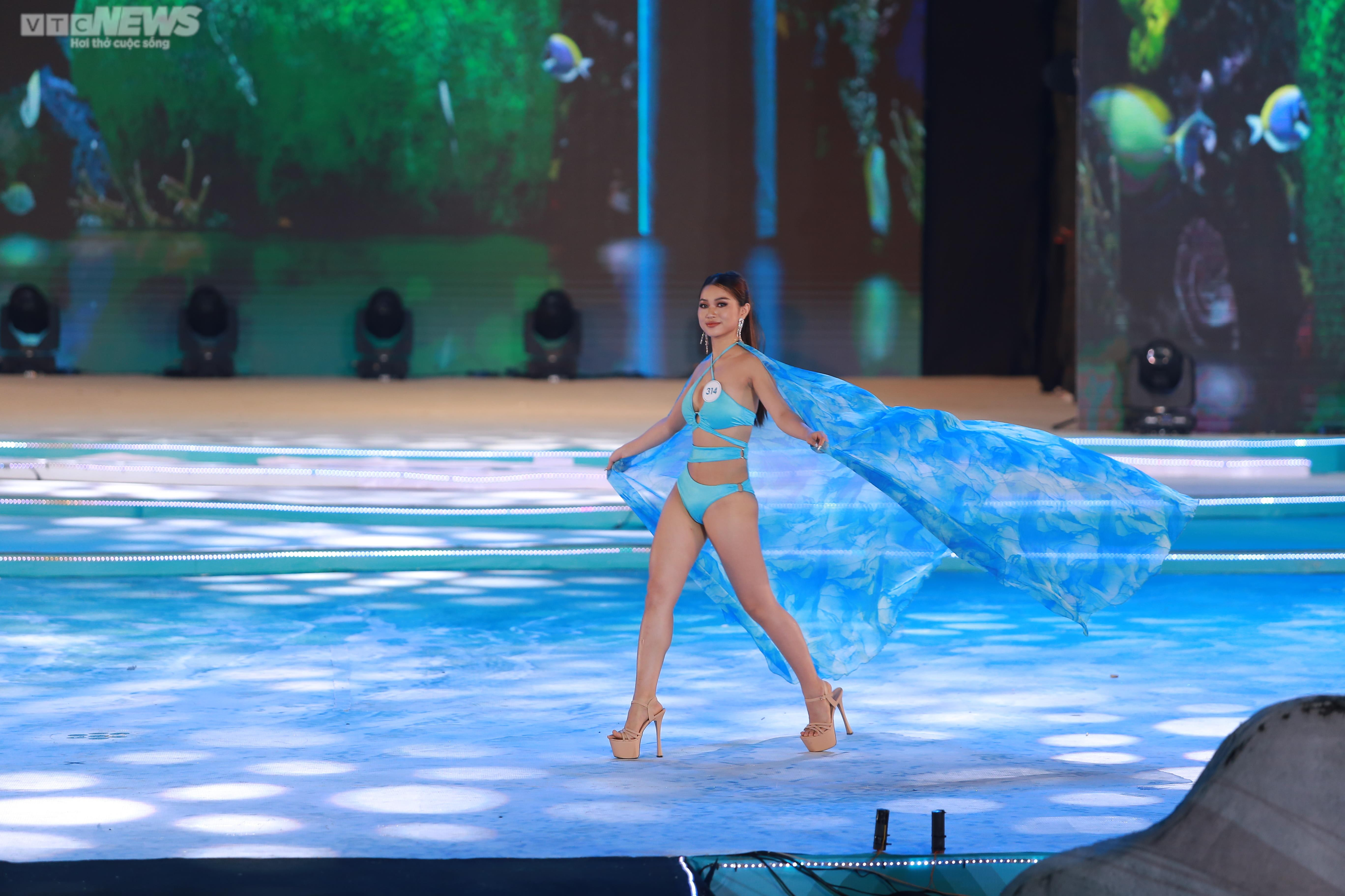 Màn trình diễn áo tắm của top 36 Hoa hậu Biển đảo Việt Nam 2022 - 7