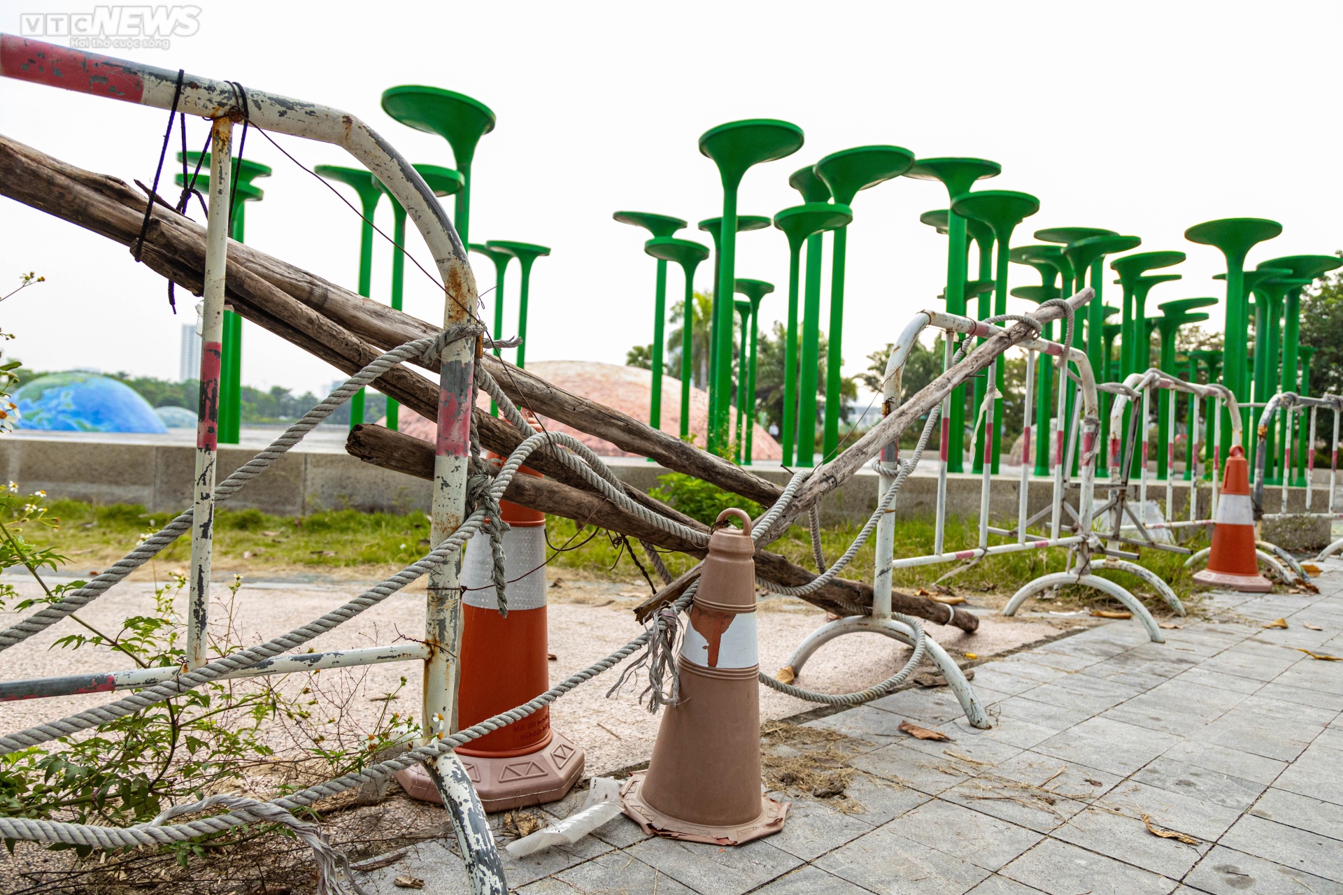 Công viên 260 tỷ đồng xây sai quy hoạch, dân Thủ đô tiếc nuối chưa được sử dụng - 13