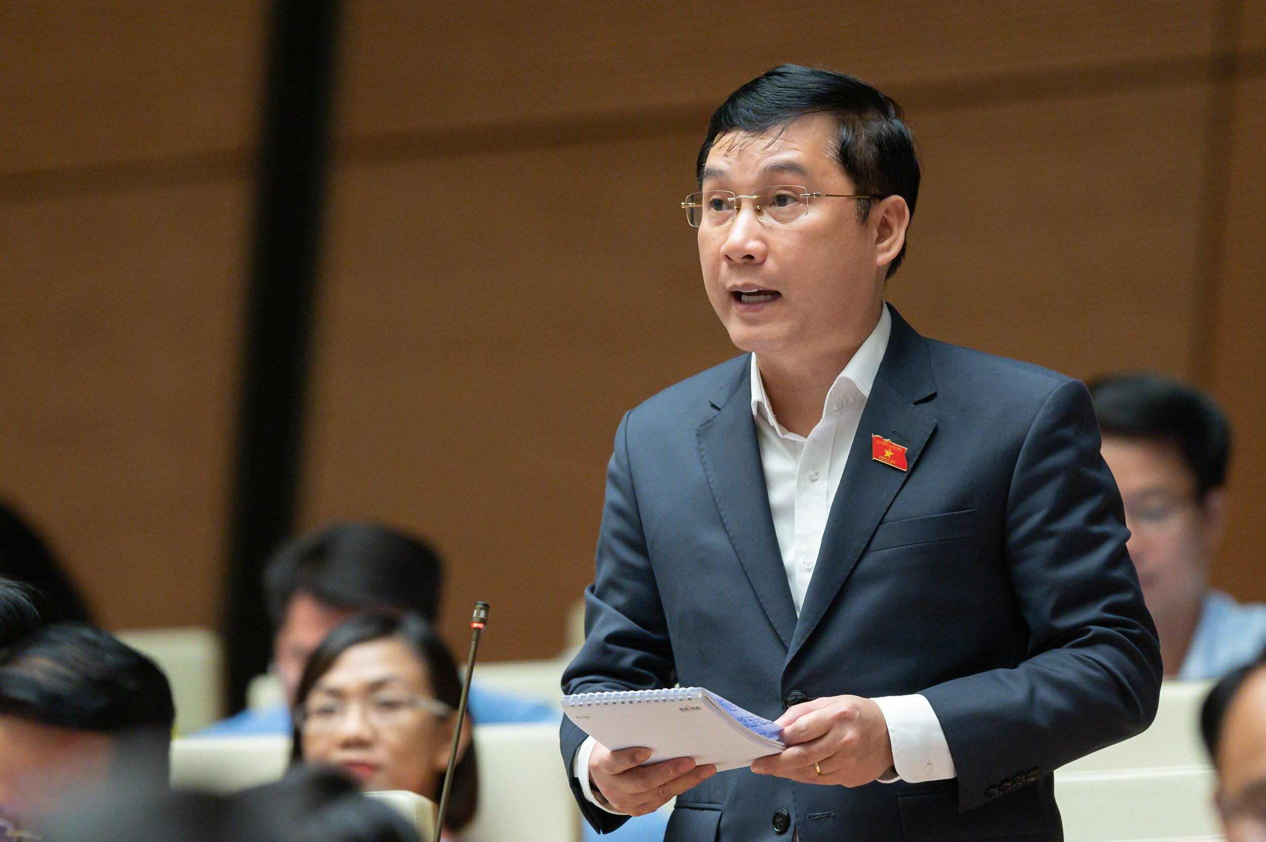 10 phát biểu ấn tượng của đại biểu Quốc hội tại phiên thảo luận kinh tế, xã hội - 7