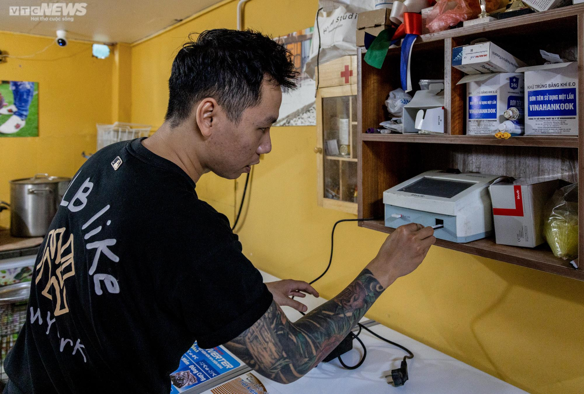 Ảnh: Chăm sóc chó Bull Pháp, 9X kiếm tiền tỷ mỗi năm - 4