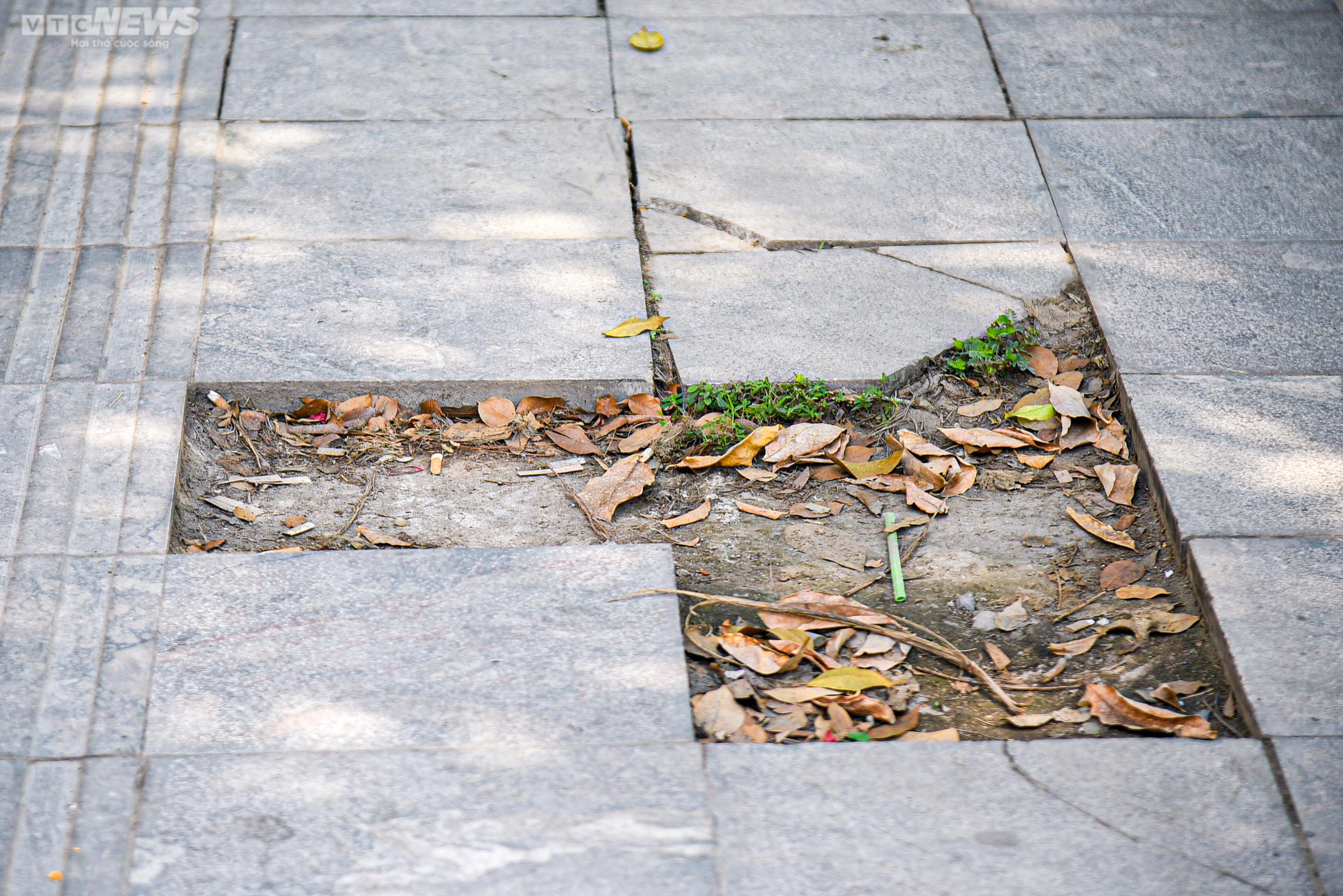 Sau 2 năm, đá lát vỉa hè Hà Nội bung vỡ dù được quảng cáo có 'độ bền 70 năm' - 4