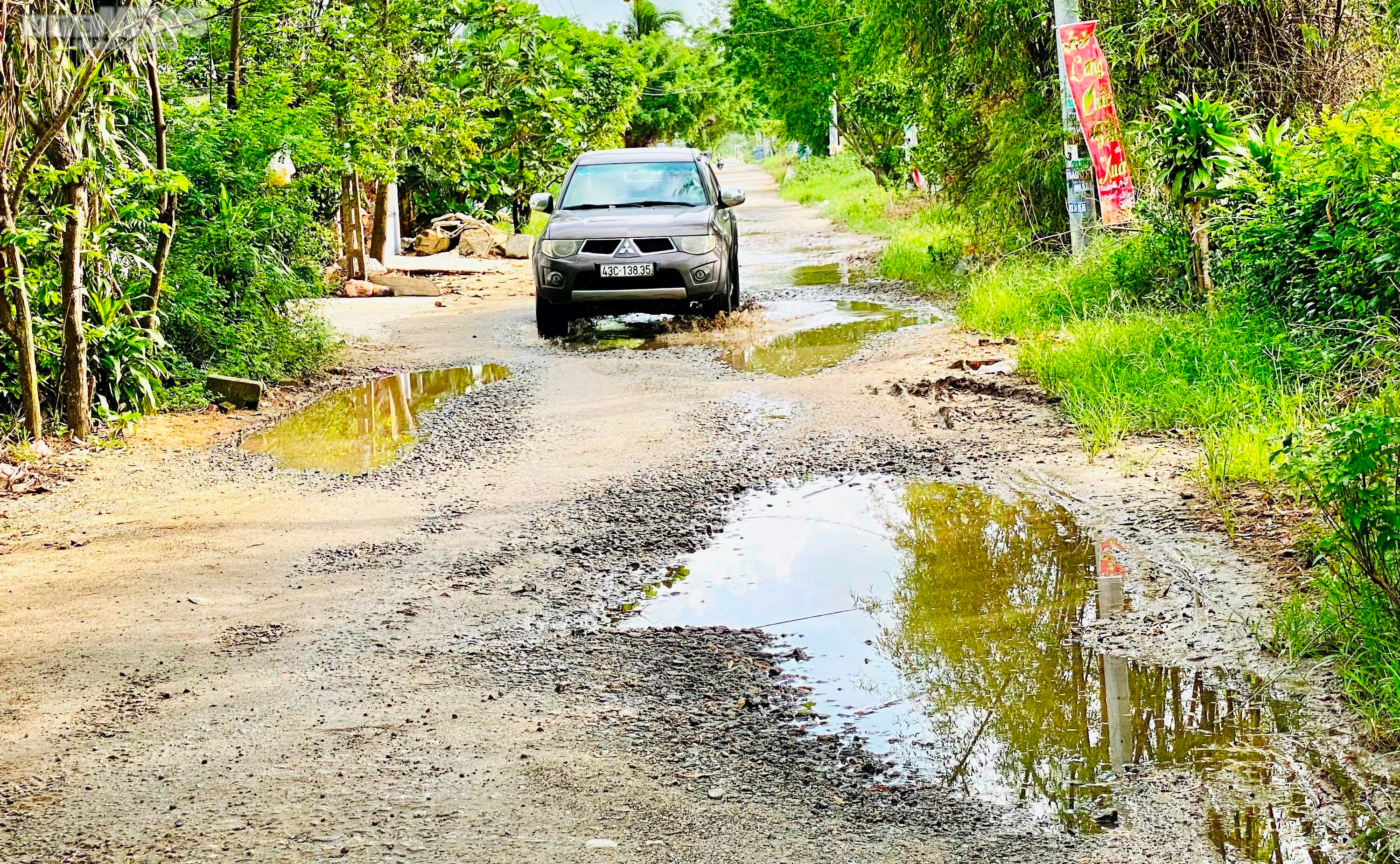 Cận cảnh đường nát như tương sau 4 năm 'gánh' xe chở đất cho dự án ở Quảng Nam - 5