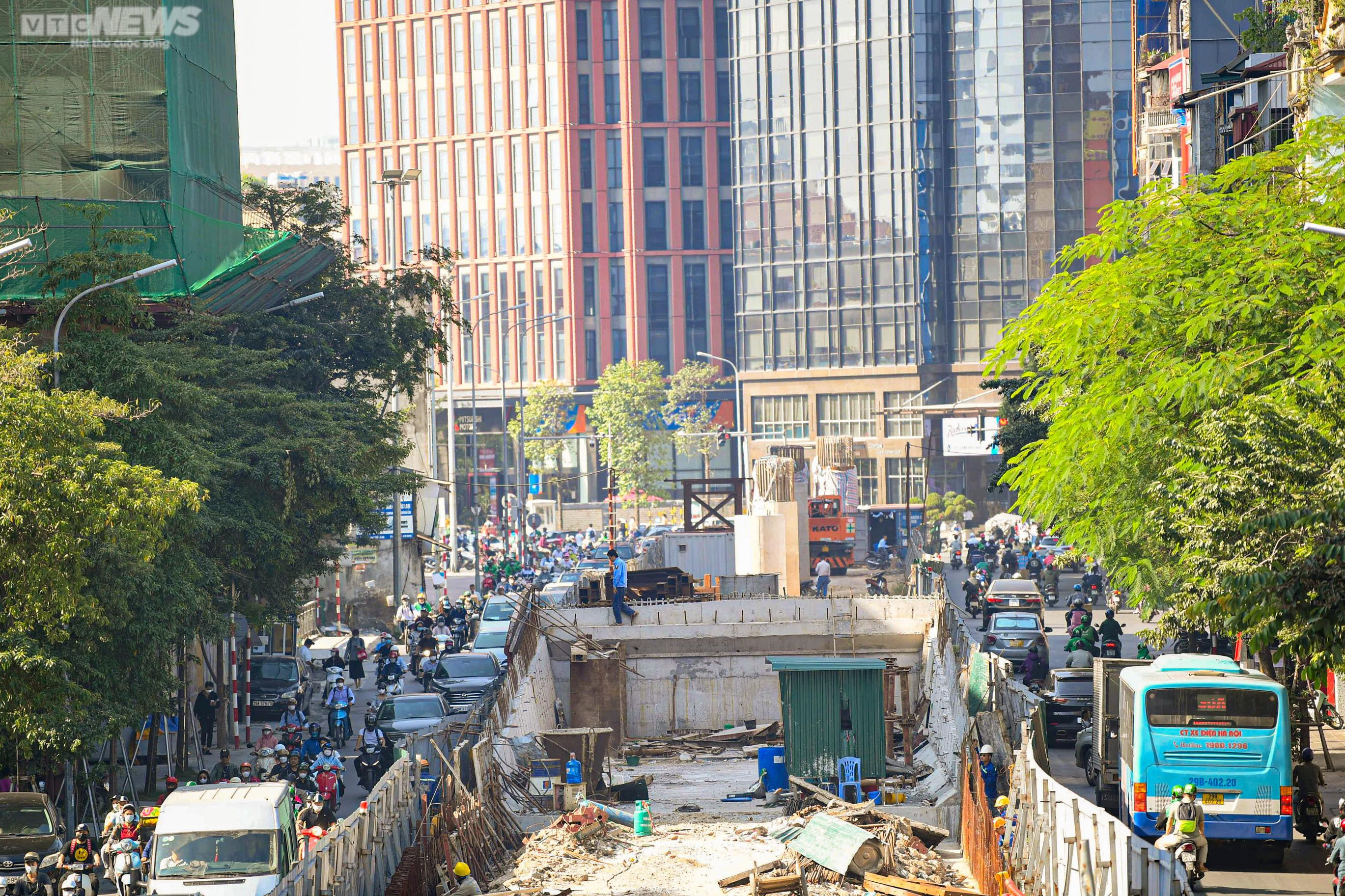 Dự án cầu vượt chữ C ở Hà Nội chậm tiến độ, dân khổ sở vì ùn tắc liên miên - 4