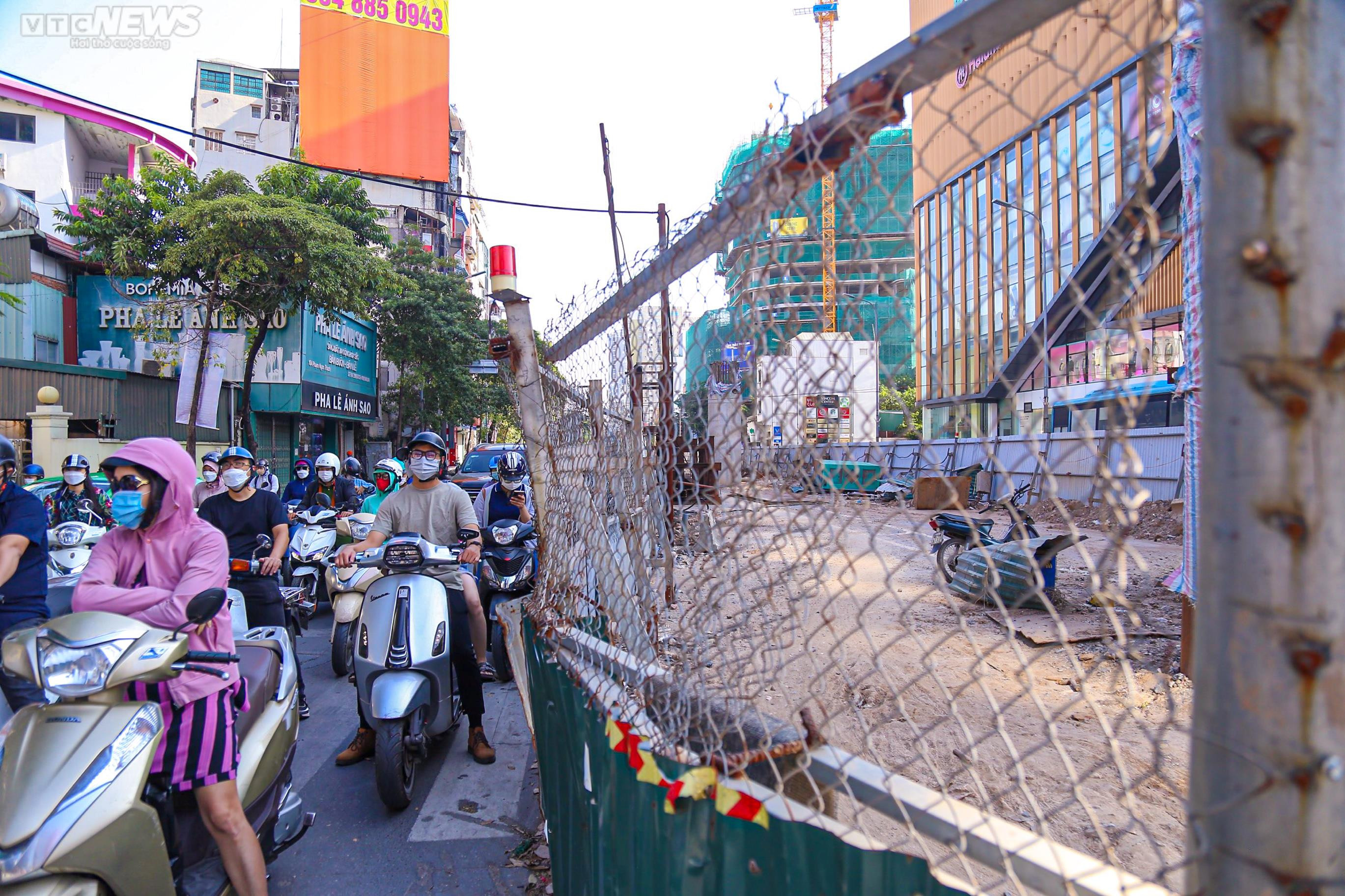 Dự án cầu vượt chữ C ở Hà Nội chậm tiến độ, dân khổ sở vì ùn tắc liên miên - 8