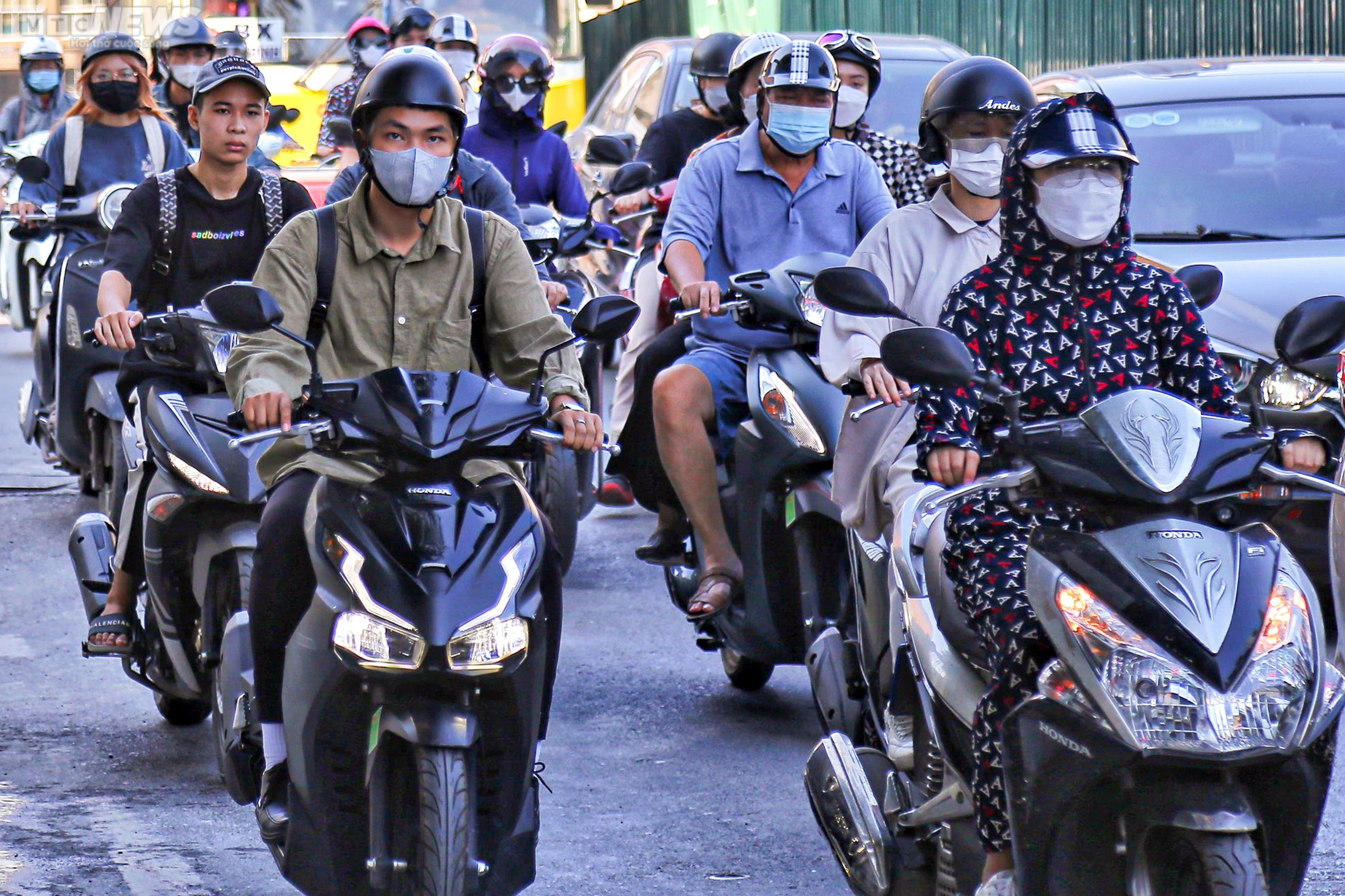 Dự án cầu vượt chữ C ở Hà Nội chậm tiến độ, dân khổ sở vì ùn tắc liên miên - 11