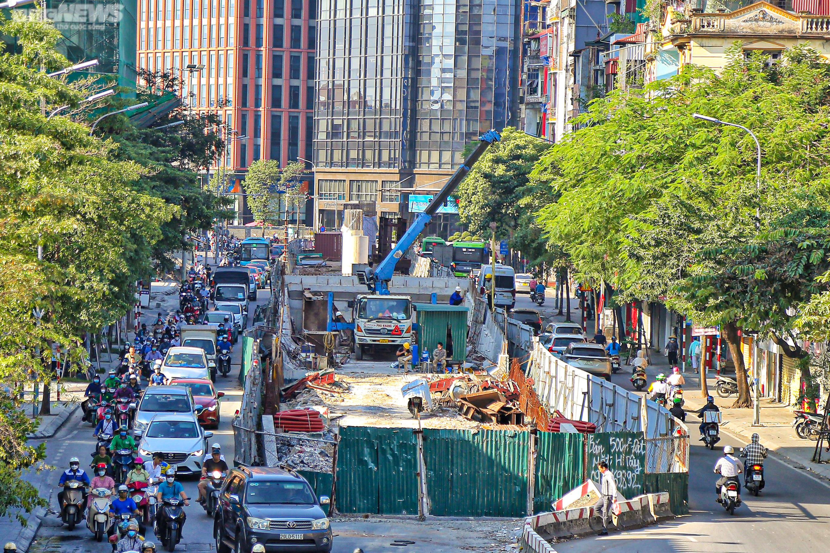 Dự án cầu vượt chữ C ở Hà Nội chậm tiến độ, dân khổ sở vì ùn tắc liên miên - 15