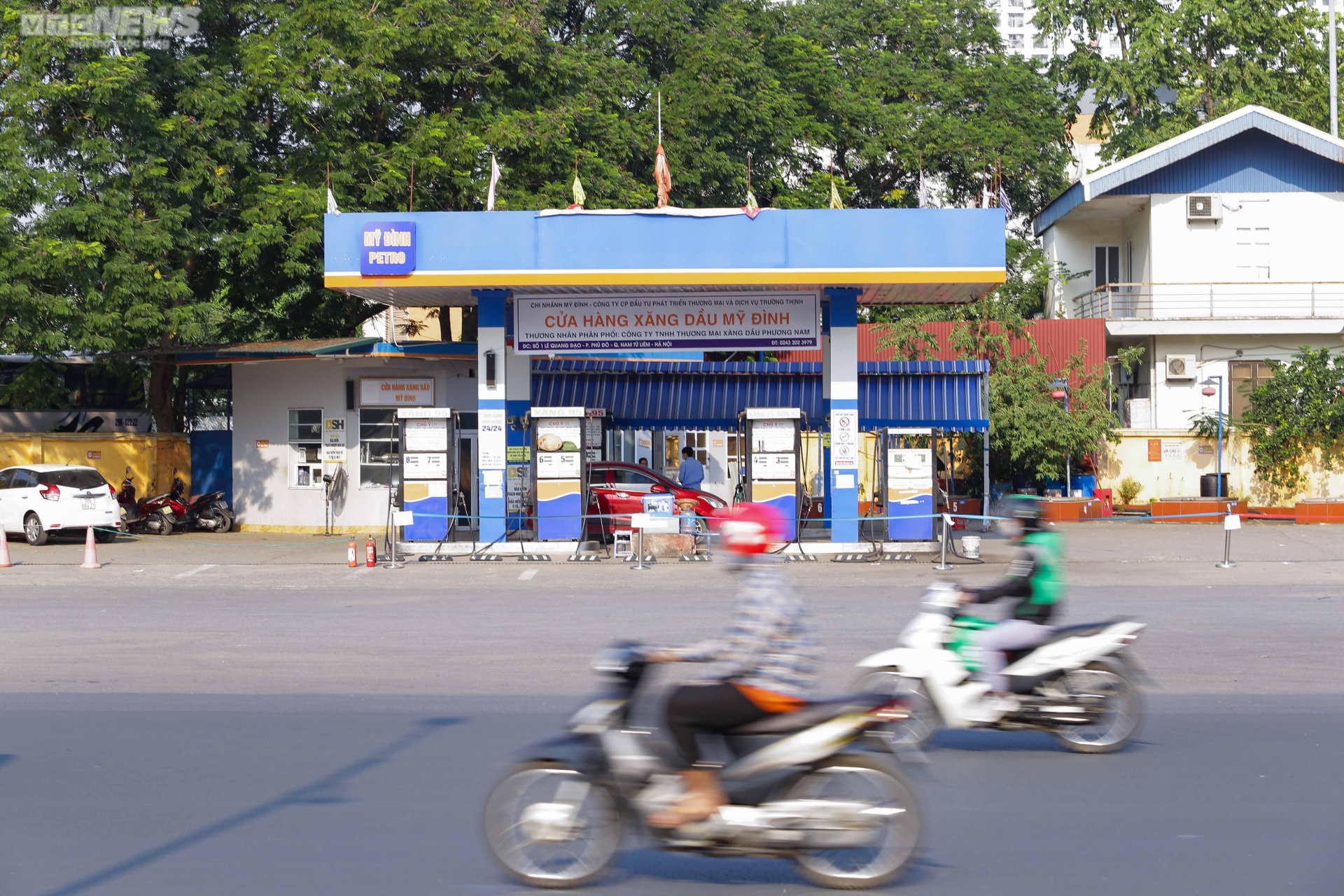 Người Hà Nội khốn khổ tìm mua xăng - 4