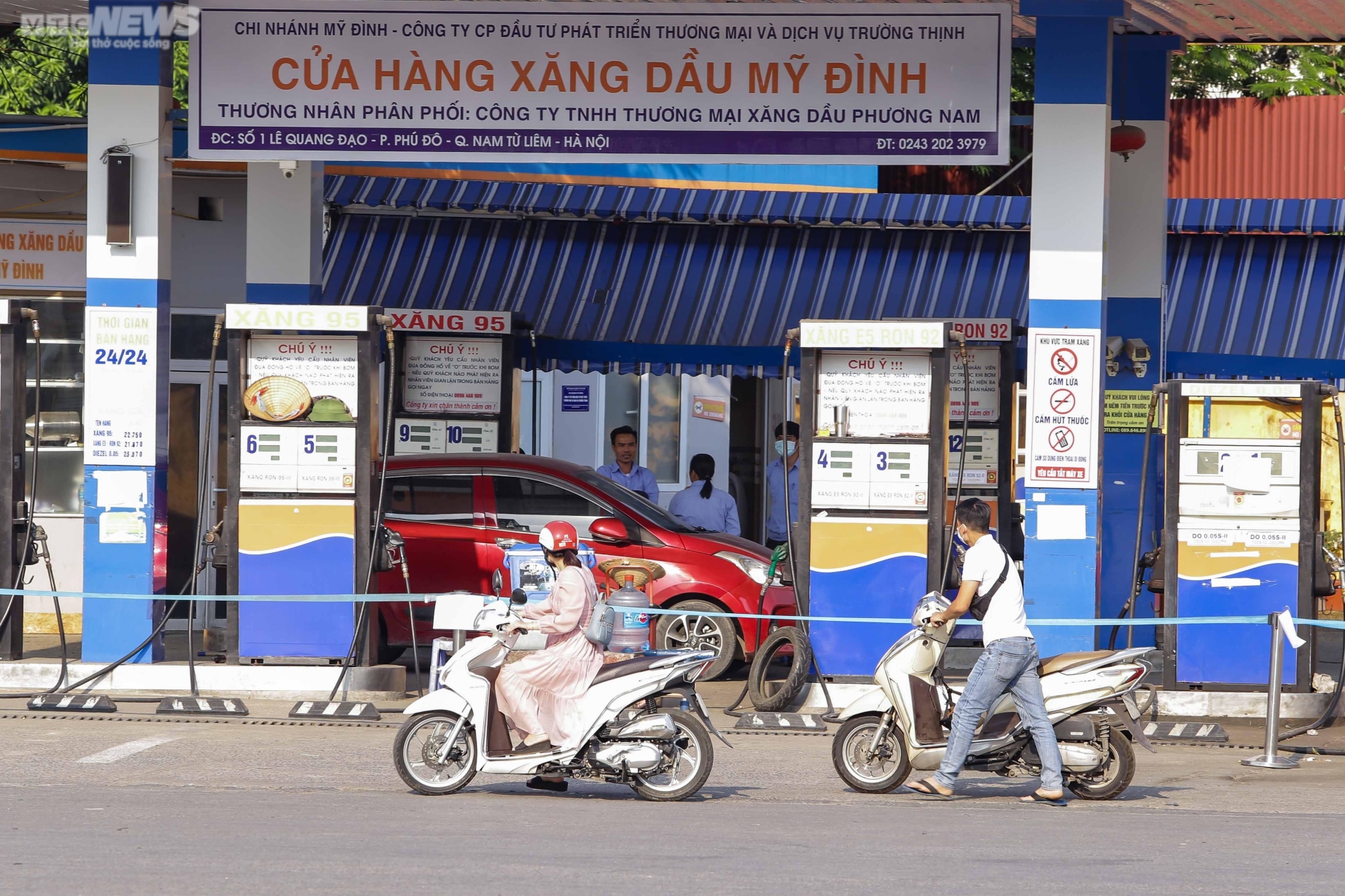 Người Hà Nội khốn khổ tìm mua xăng - 5