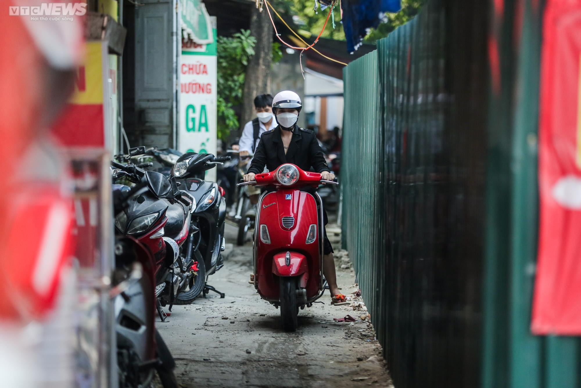 Thảm cảnh ùn tắc ngày lẫn đêm trên con đường giao thông huyết mạch Thủ đô - 16