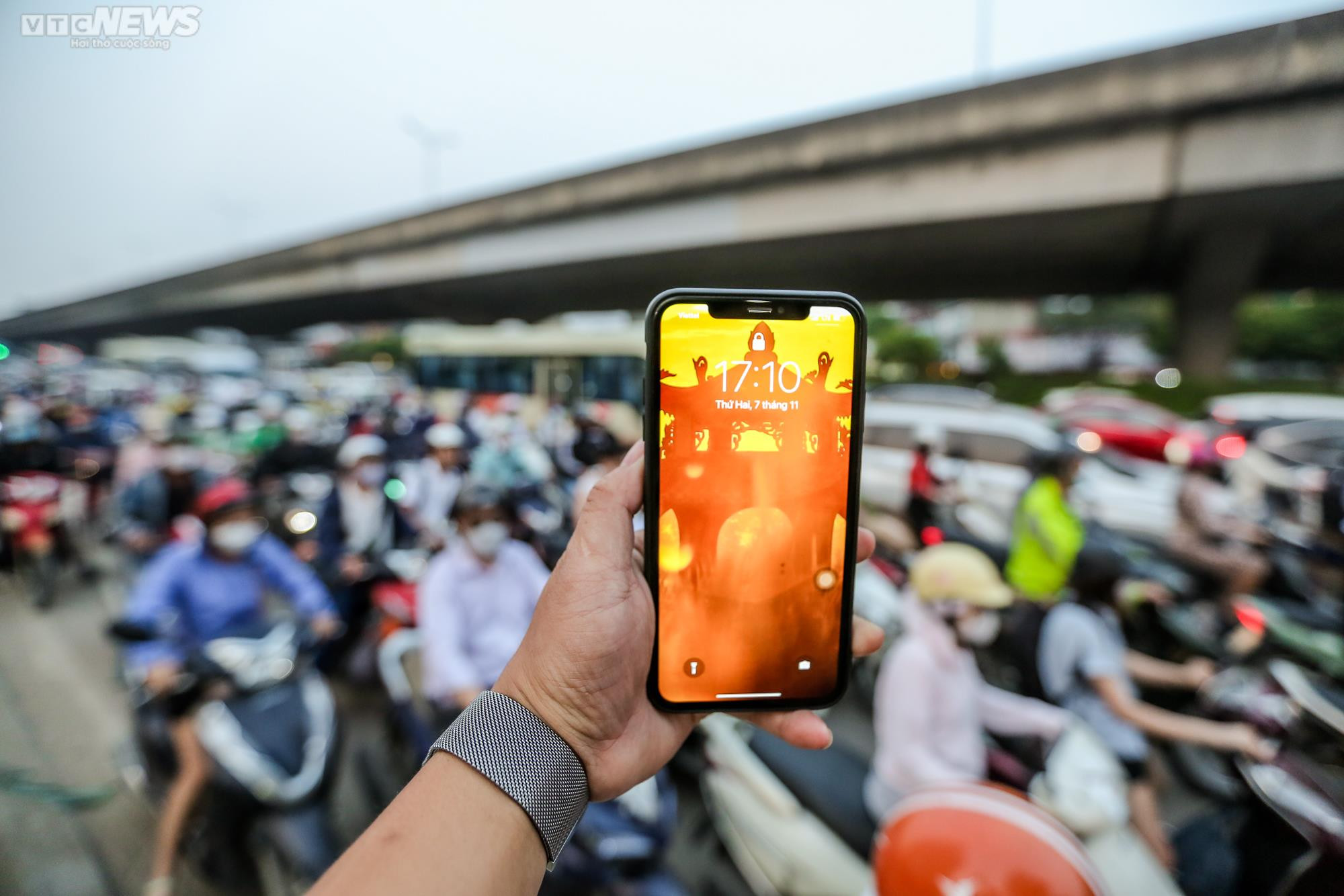 Thảm cảnh ùn tắc ngày lẫn đêm trên con đường giao thông huyết mạch Thủ đô - 11