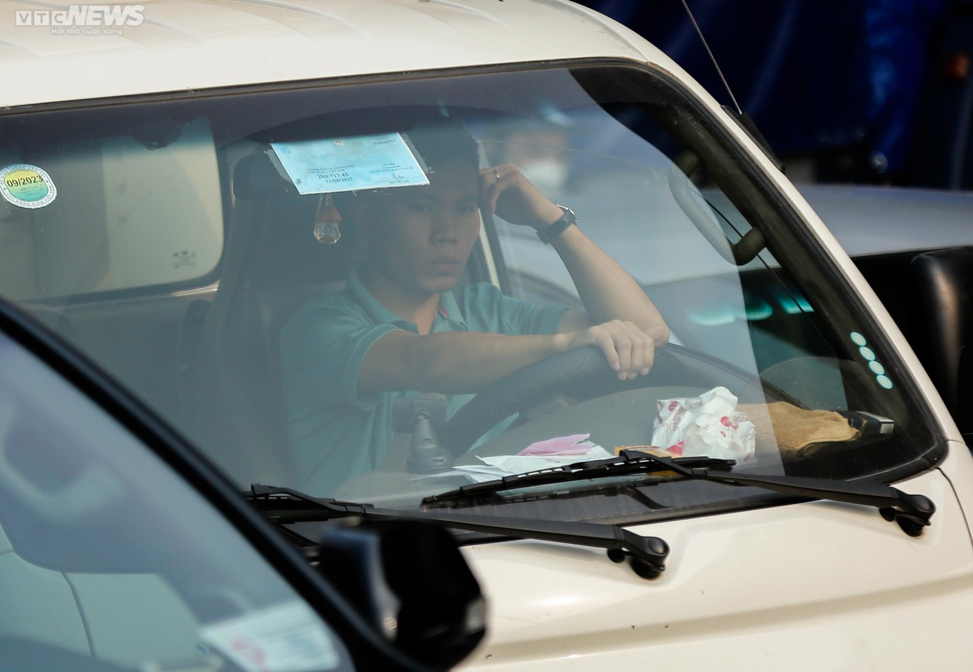 Thảm cảnh ùn tắc ngày lẫn đêm trên con đường giao thông huyết mạch Thủ đô - 9