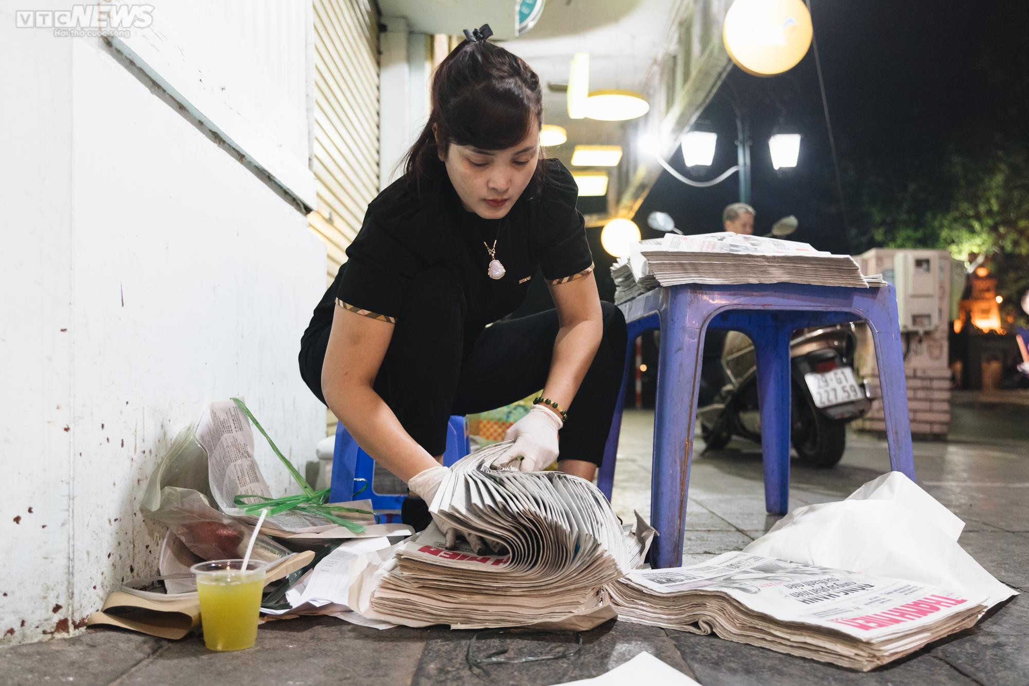 Công việc thầm lặng của những người làm nghề phát hành báo - 6