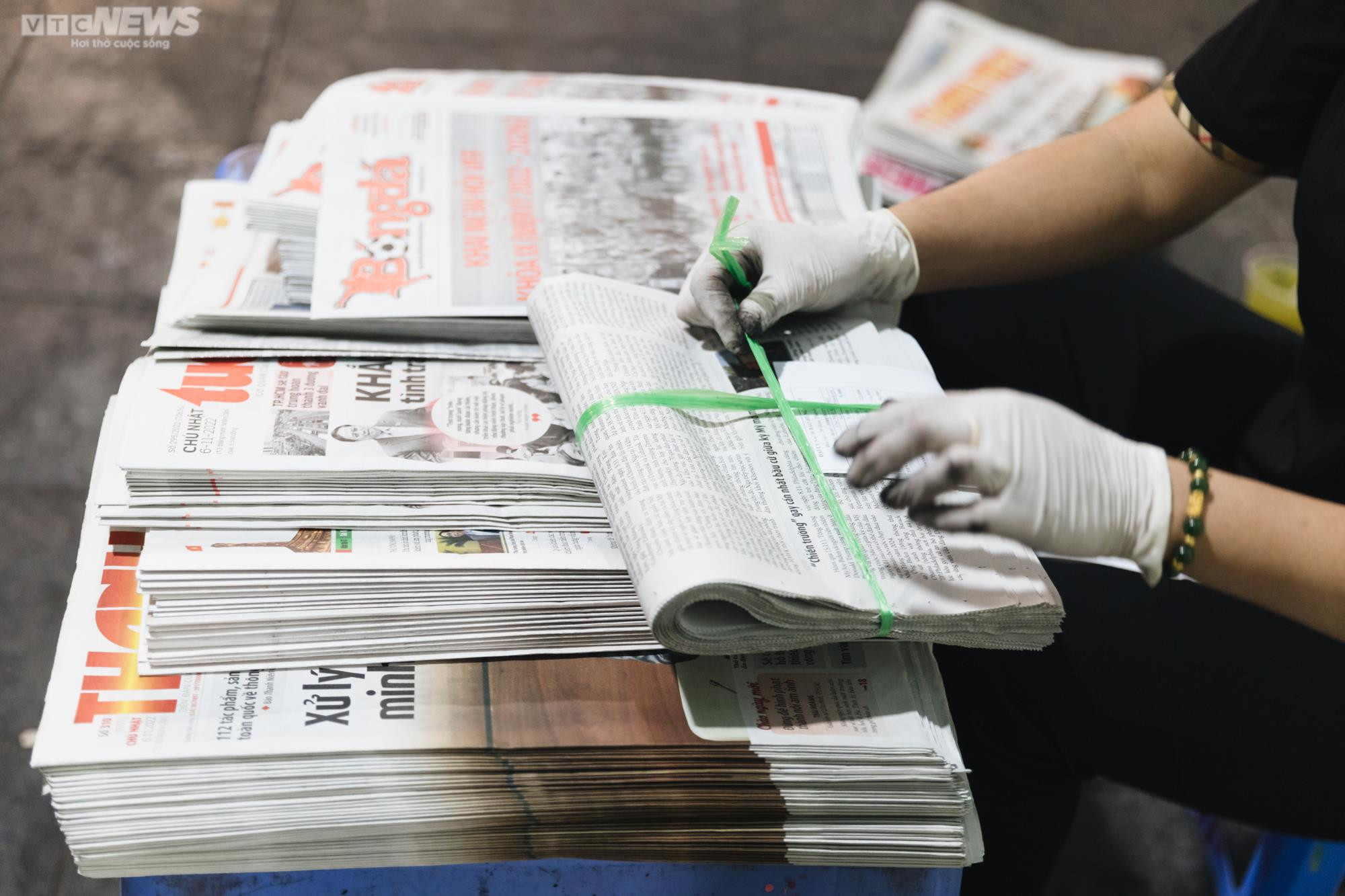 Công việc thầm lặng của những người làm nghề phát hành báo - 7