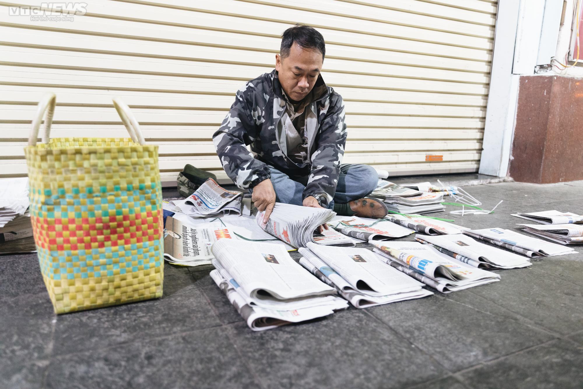 Công việc thầm lặng của những người làm nghề phát hành báo - 3