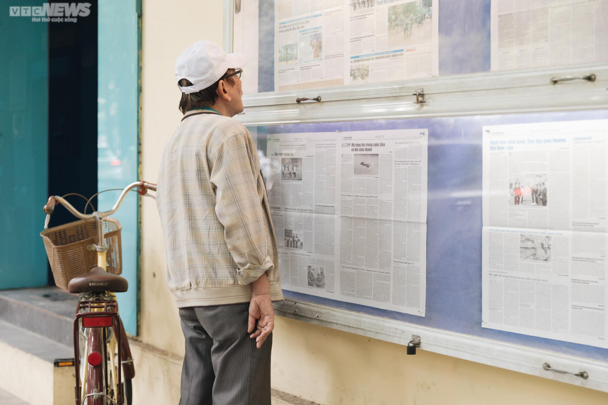 Công việc thầm lặng của những người làm nghề phát hành báo - 10