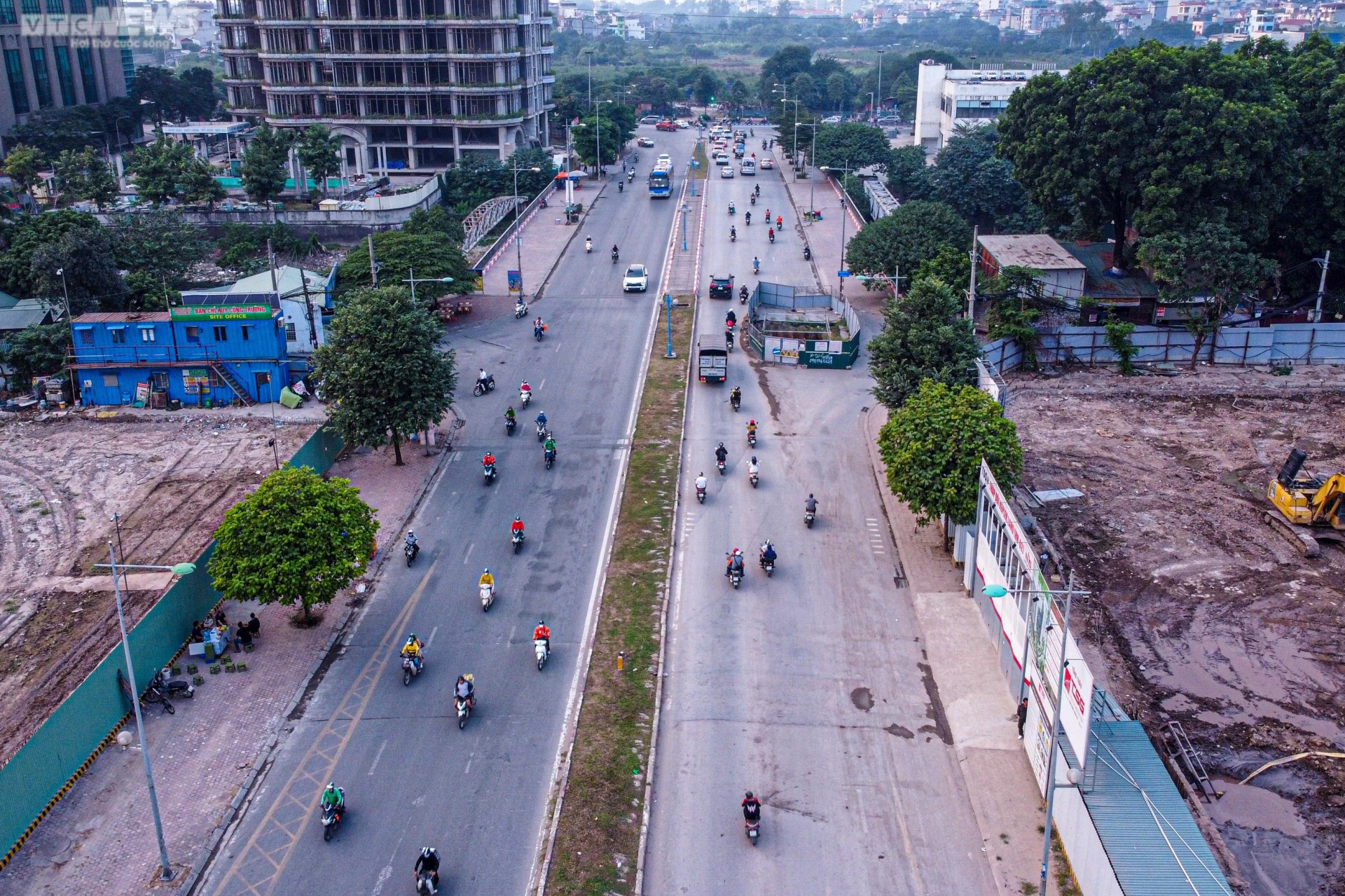 Cận cảnh đường 300m ở Hà Nội 'cõng' 9 lô cốt bỏ hoang - 15