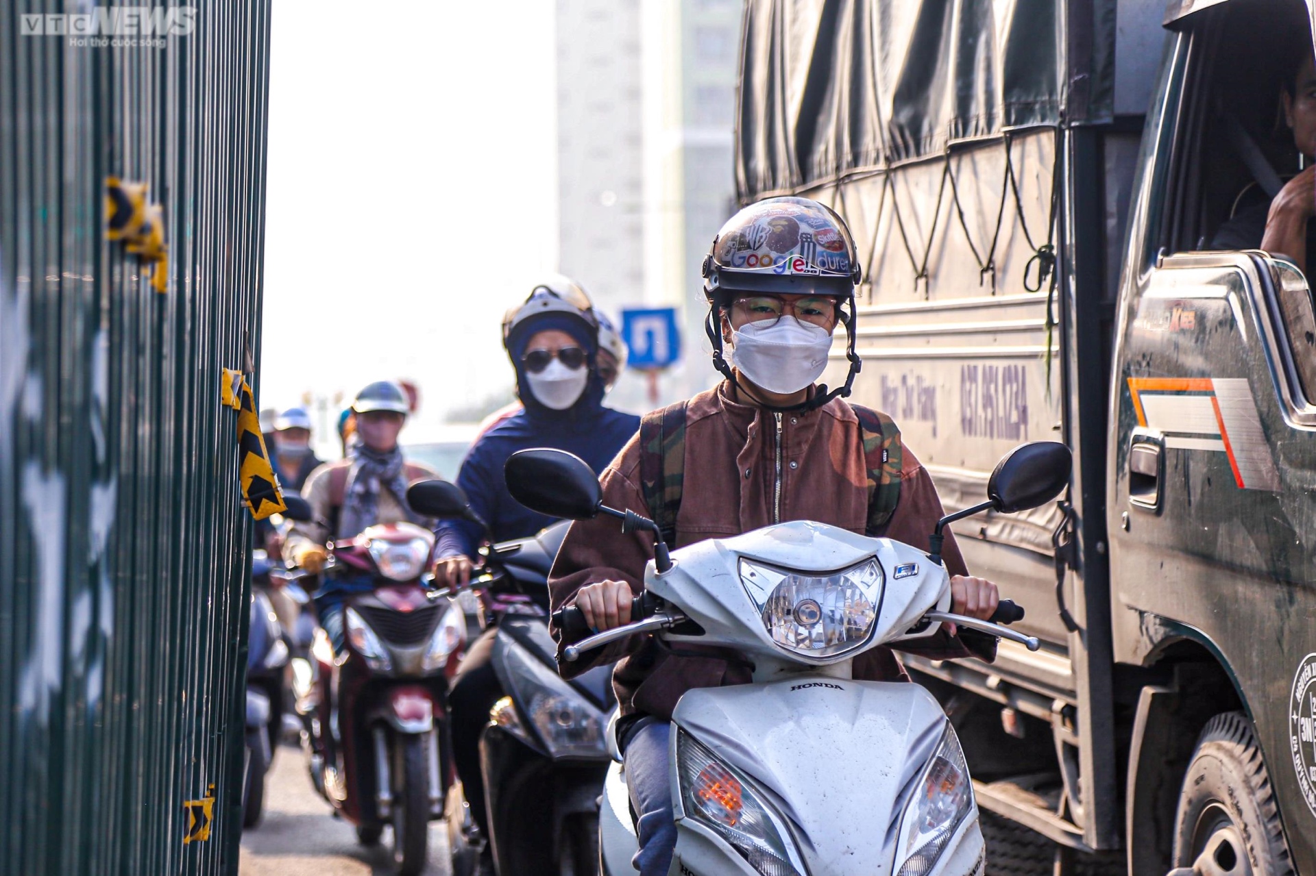 Cận cảnh đường 300m ở Hà Nội 'cõng' 9 lô cốt bỏ hoang - 7