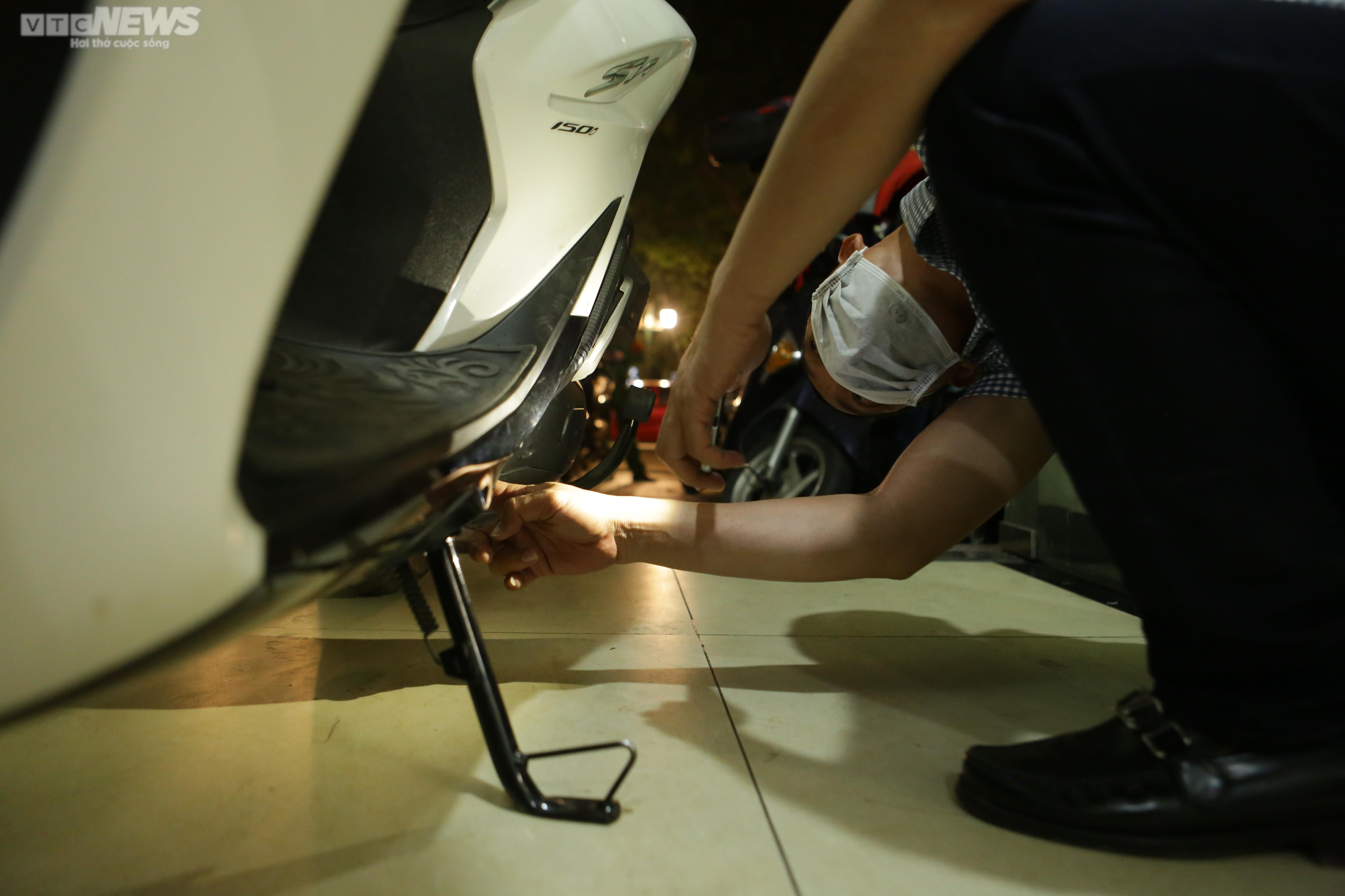 Lực lượng 141 hóa trang, vây bắt 'quái xế' nẹt pô trên đường phố Hà Nội - 5