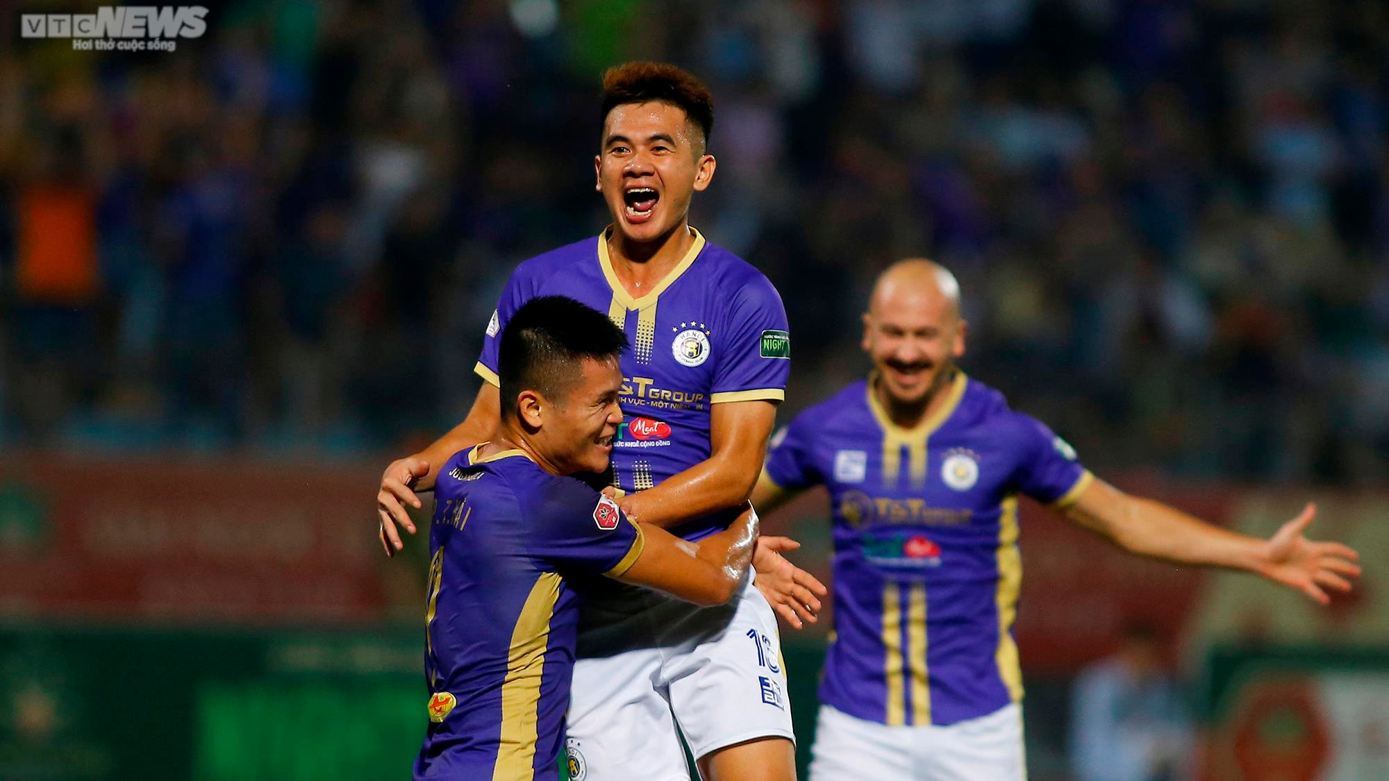 Bầu Hiển nâng cúp vô địch V-League 2022 cùng Hà Nội FC - 10