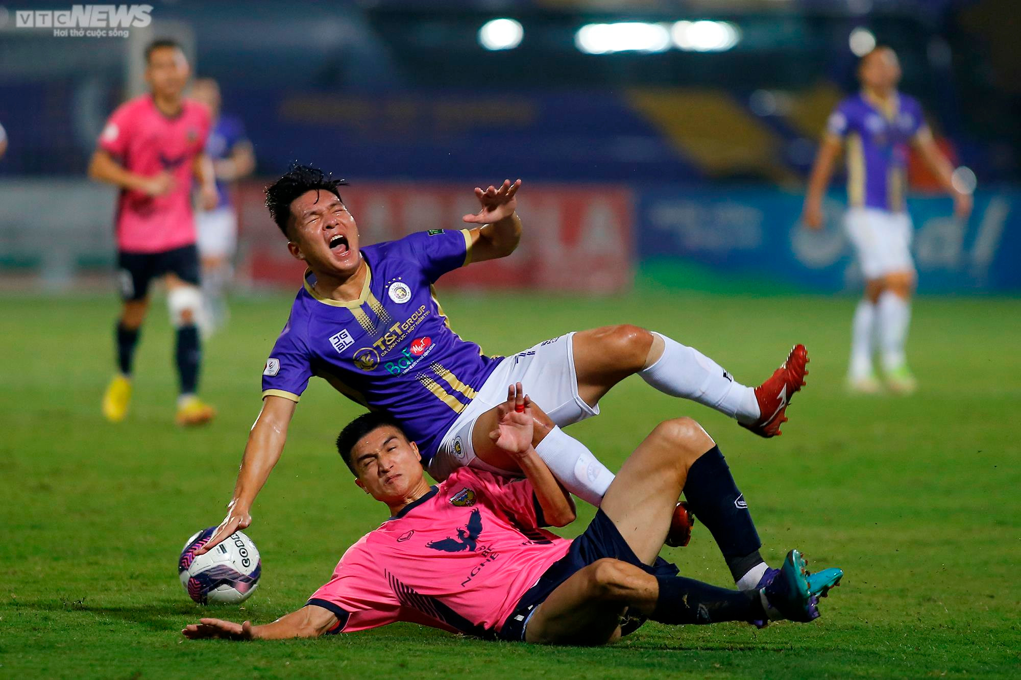 Bầu Hiển nâng cúp vô địch V-League 2022 cùng Hà Nội FC - 6