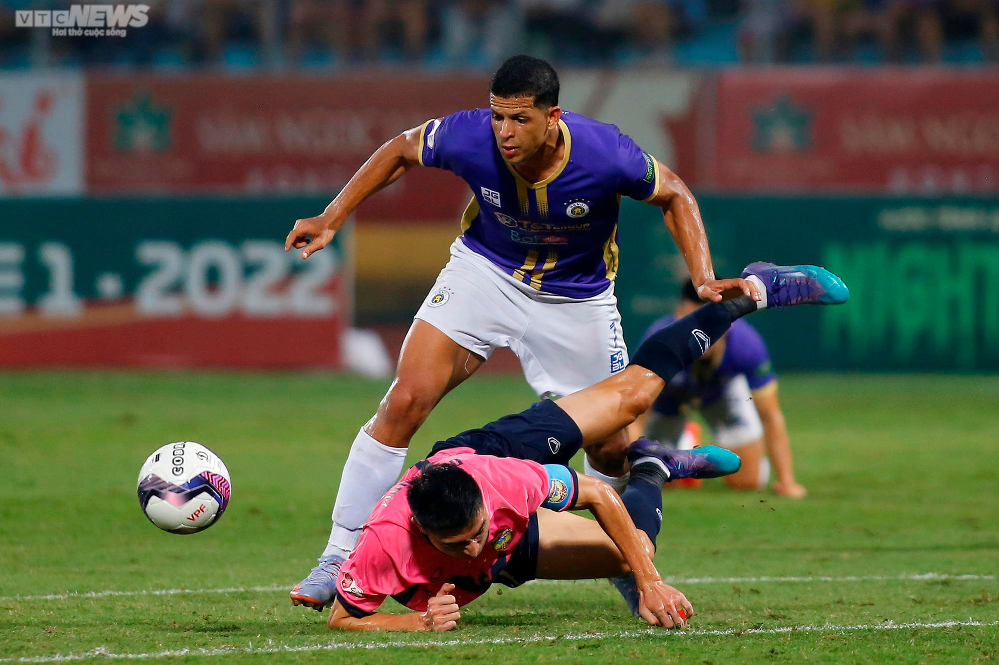 Bầu Hiển nâng cúp vô địch V-League 2022 cùng Hà Nội FC - 9