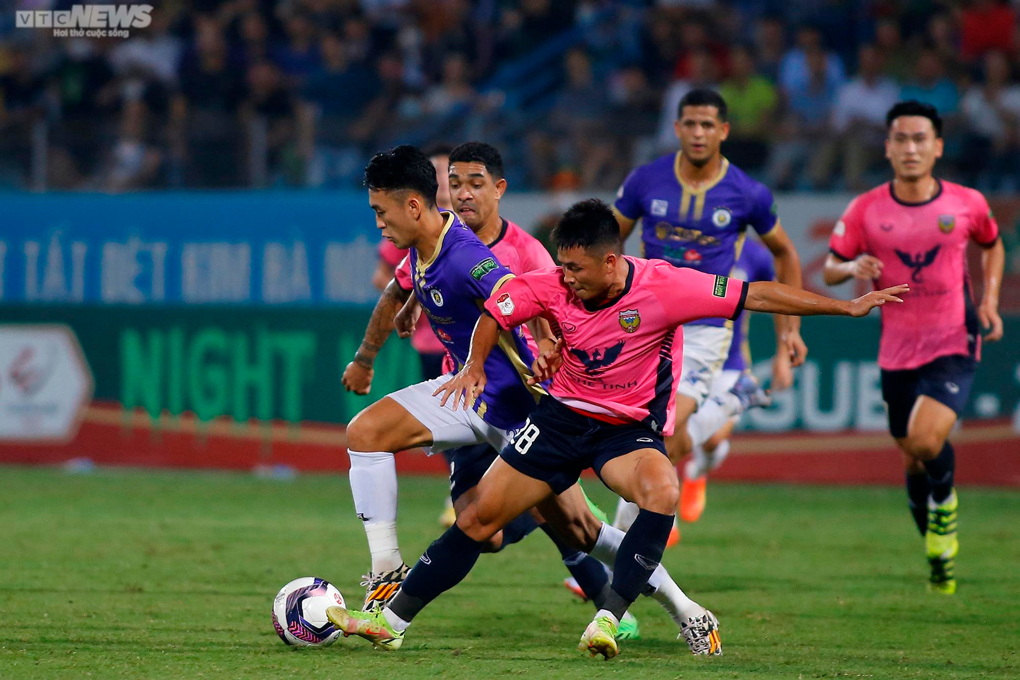 Bầu Hiển nâng cúp vô địch V-League 2022 cùng Hà Nội FC - 5